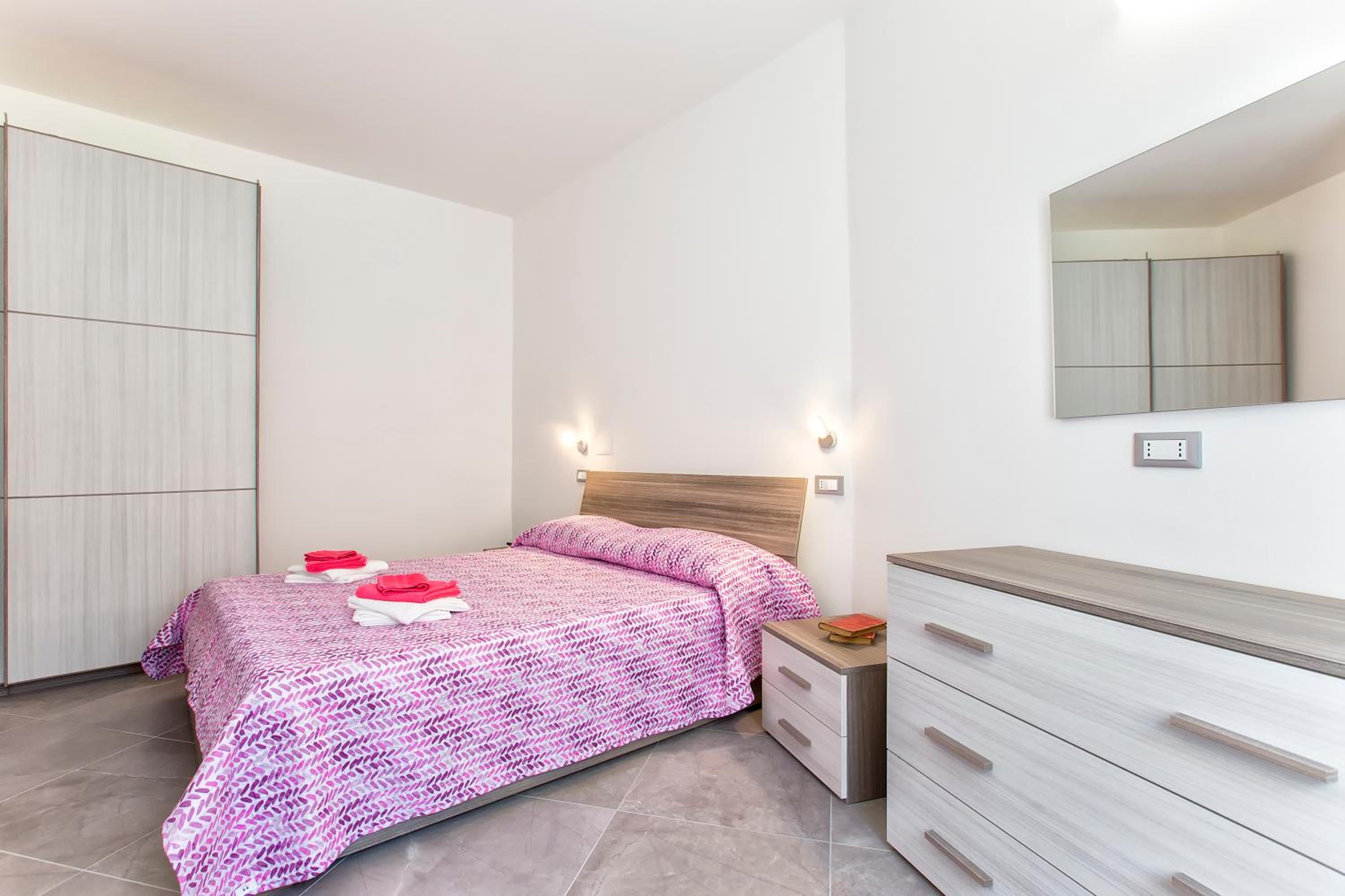 Double Room with Private Bathroom - Photo 8