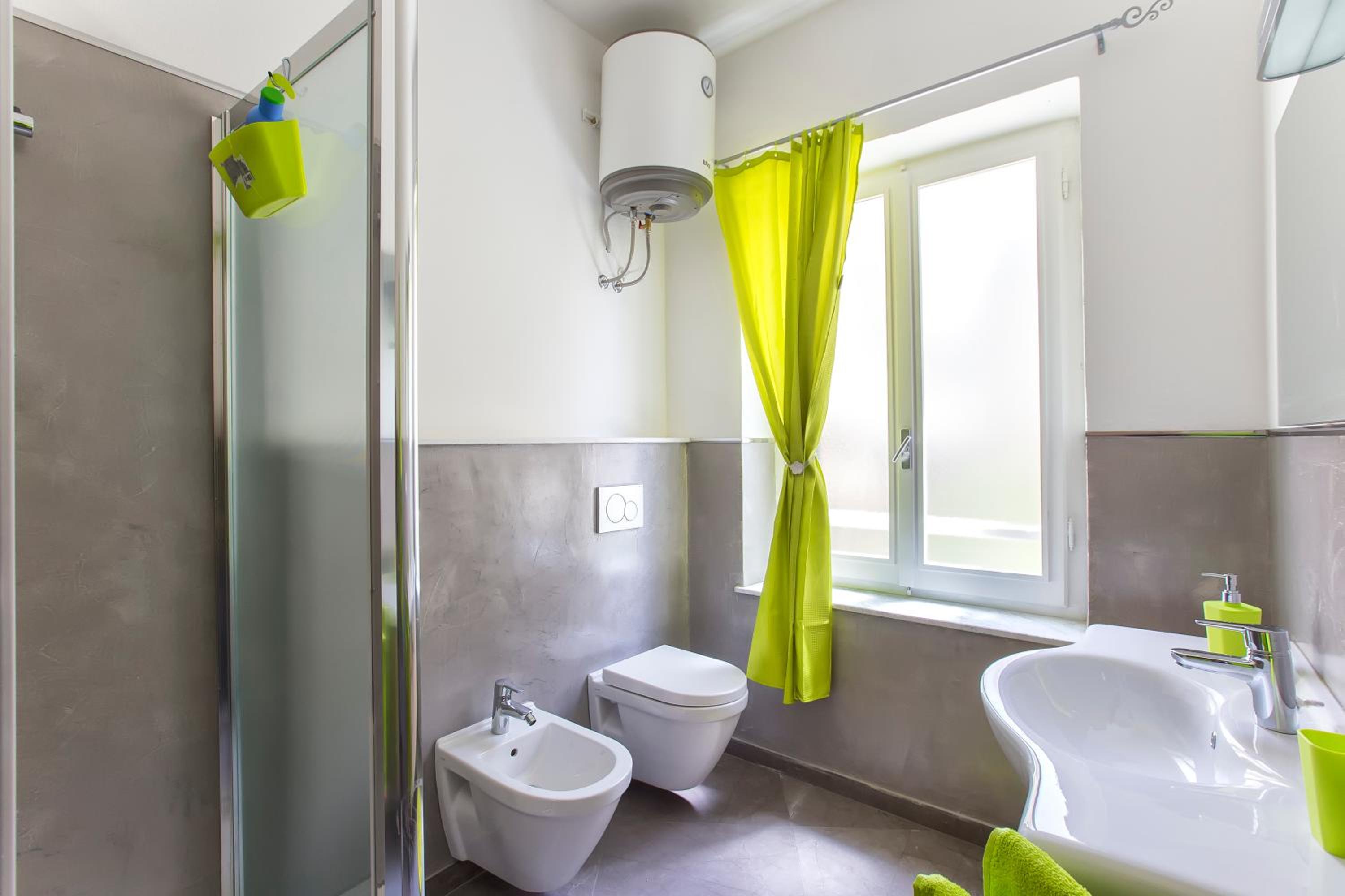 Double Room with Private Bathroom - Photo 12