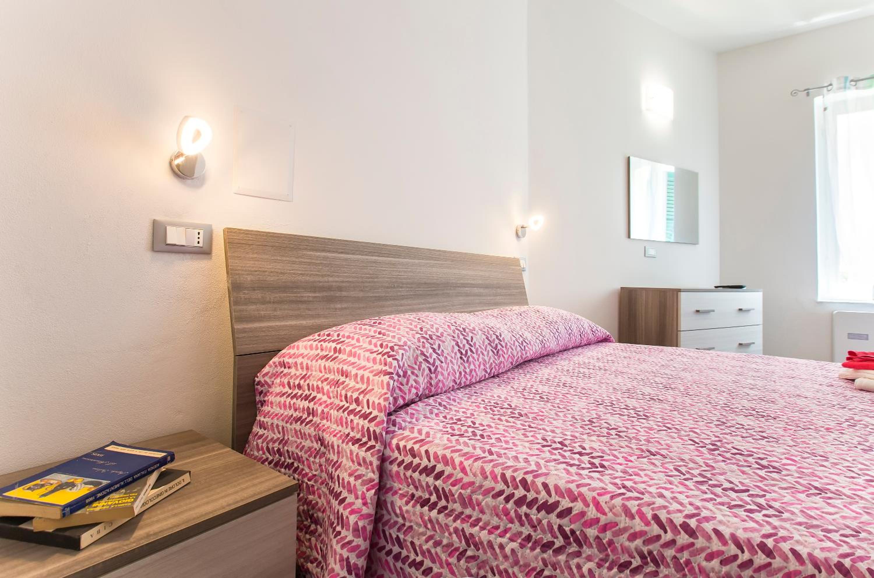 Double Room with Private Bathroom - Photo 10
