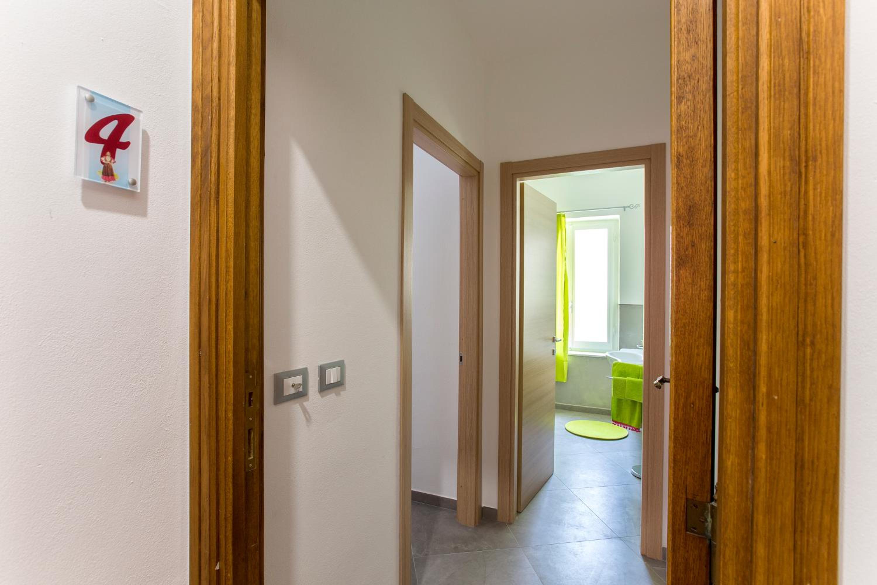 Double Room with Private Bathroom - Photo 3