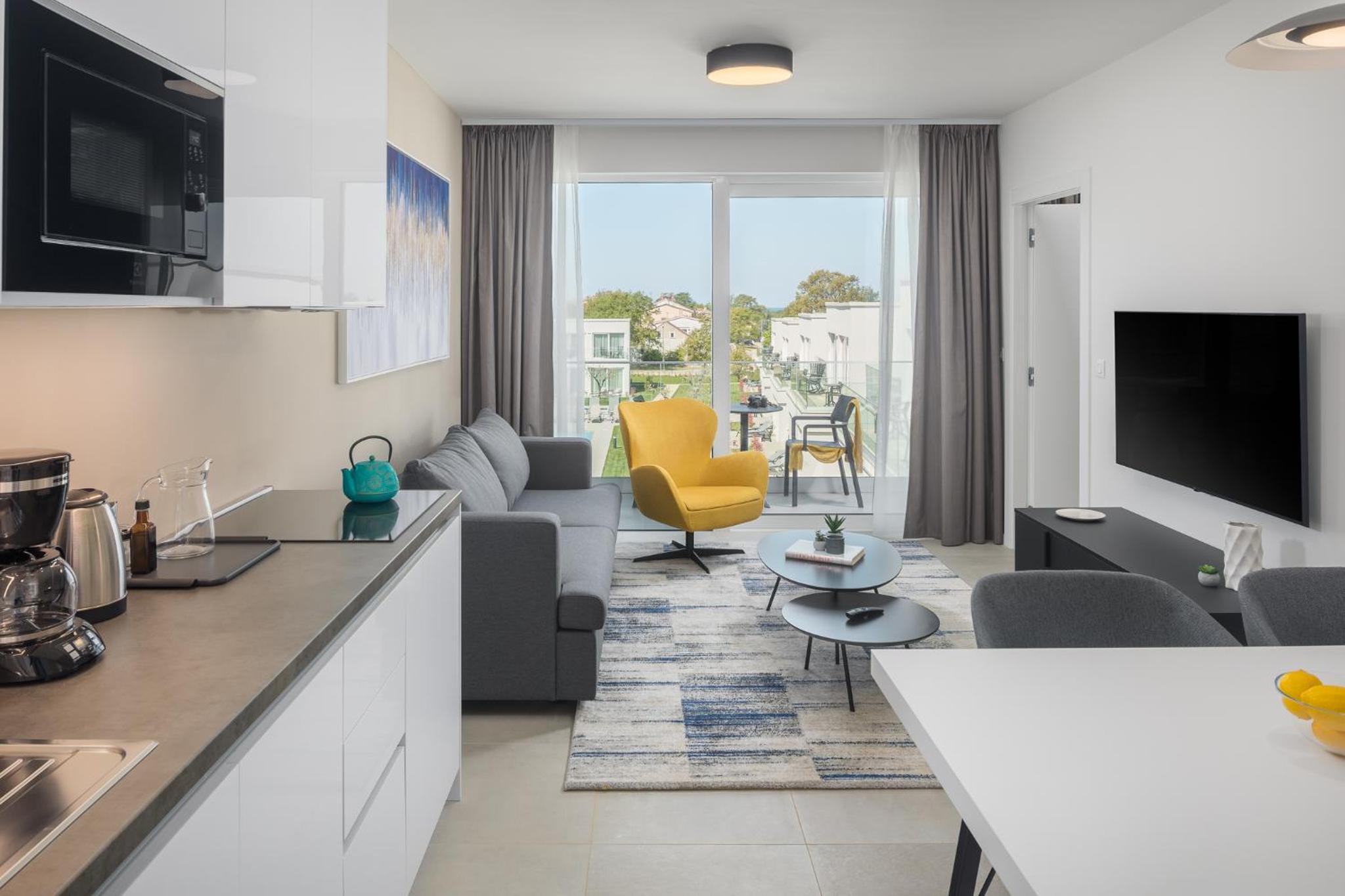 Luxury One-Bedroom Apartment with Balcony - Photo 11