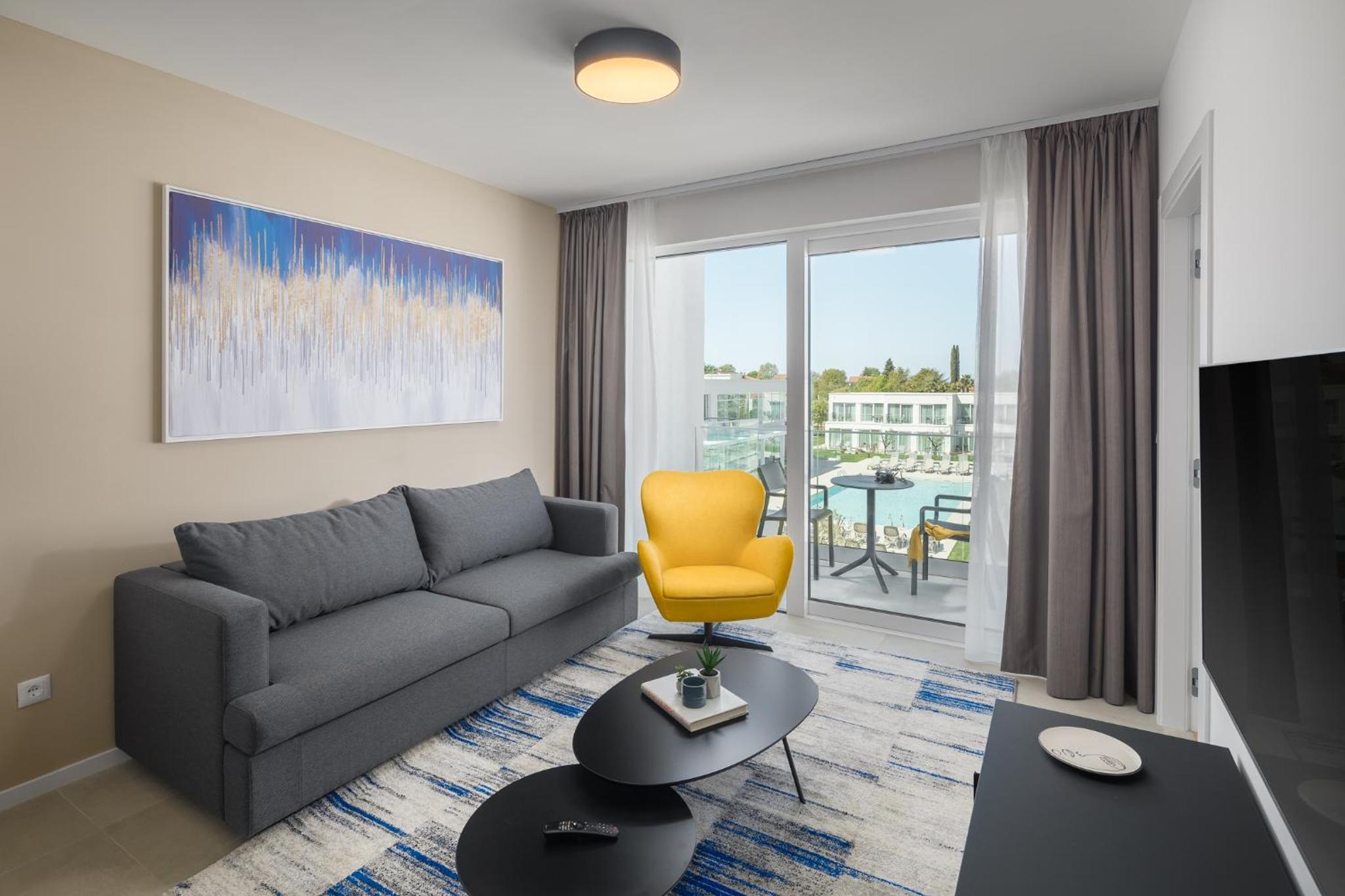 Luxury One-Bedroom Apartment with Balcony - Photo 1