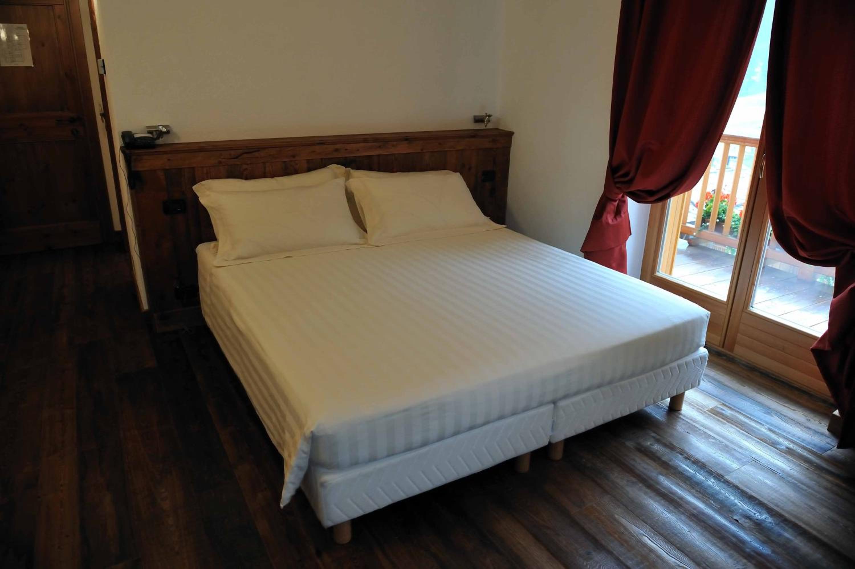Double Room with Extra Bed - Photo 2