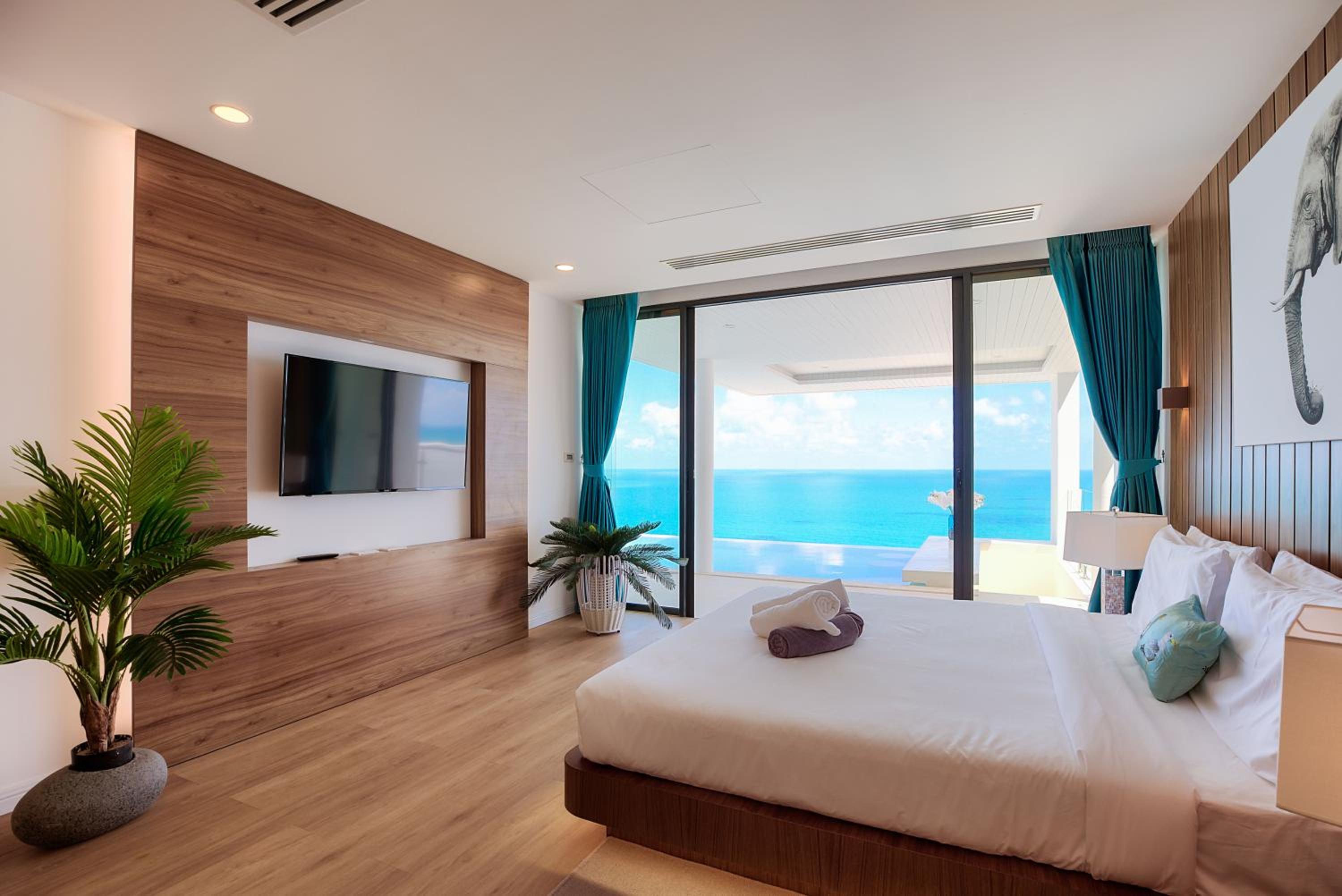 Luxury Five-Bedroom Villa with Sea View photo 1