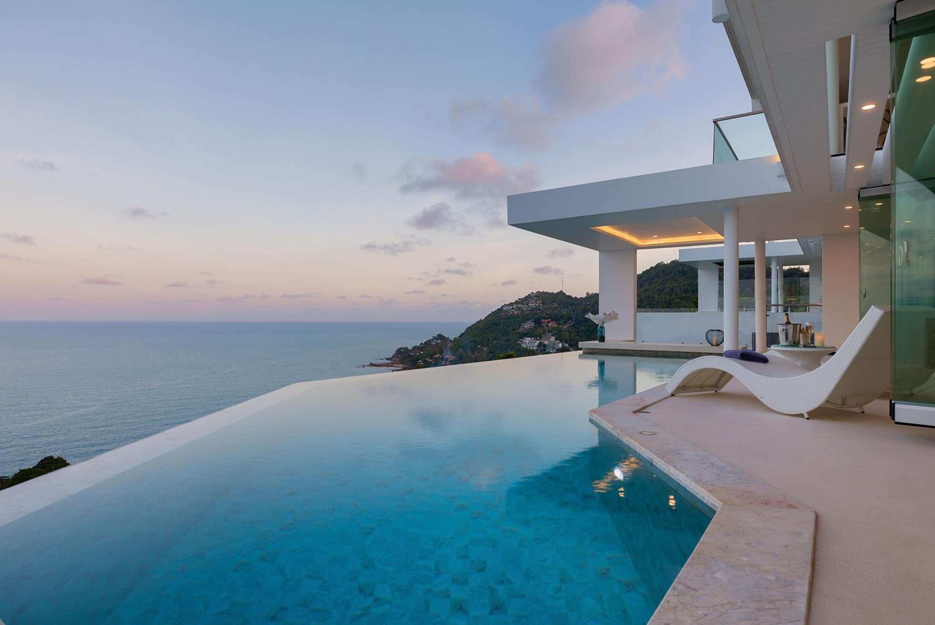 Luxury Five-Bedroom Villa with Sea View photo 2
