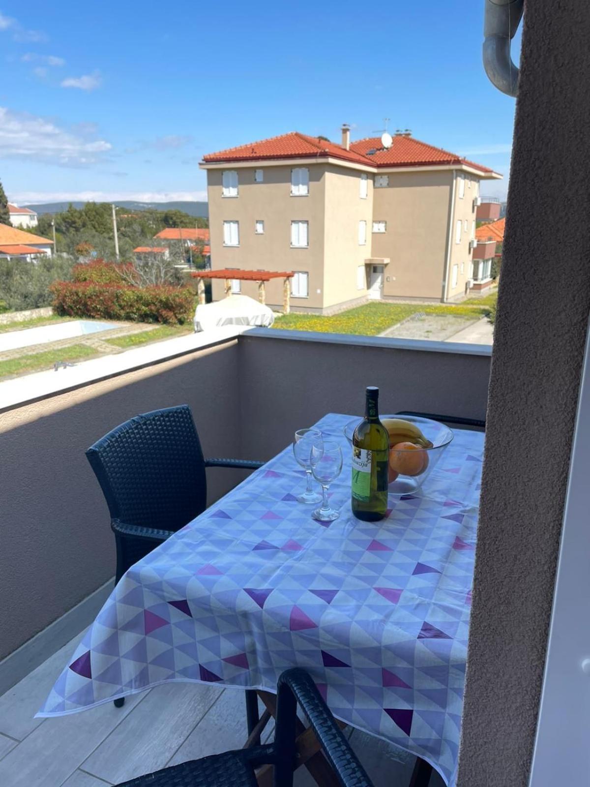 Apartment with Balcony photo 2