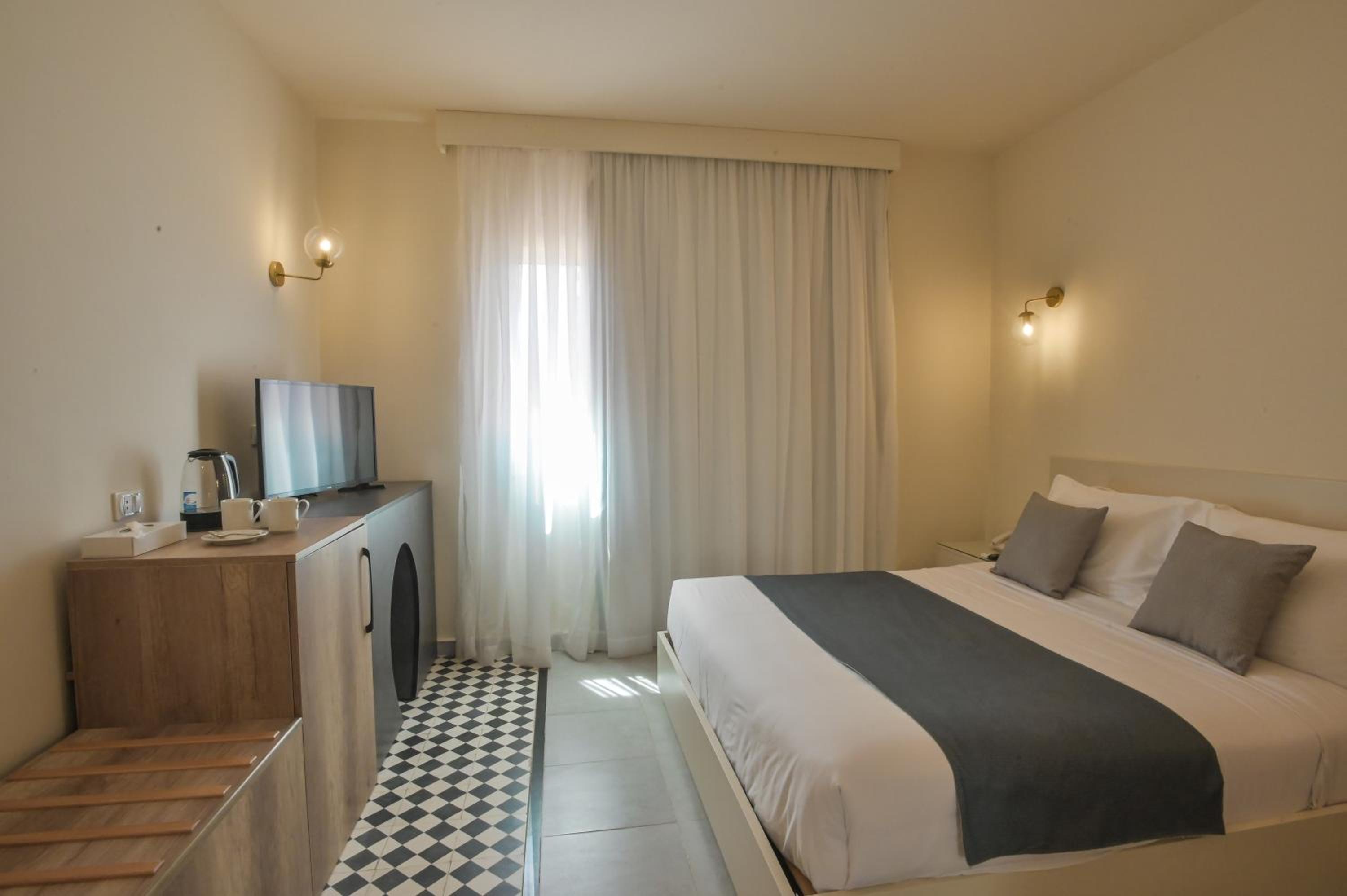 Standard Queen Room photo 1