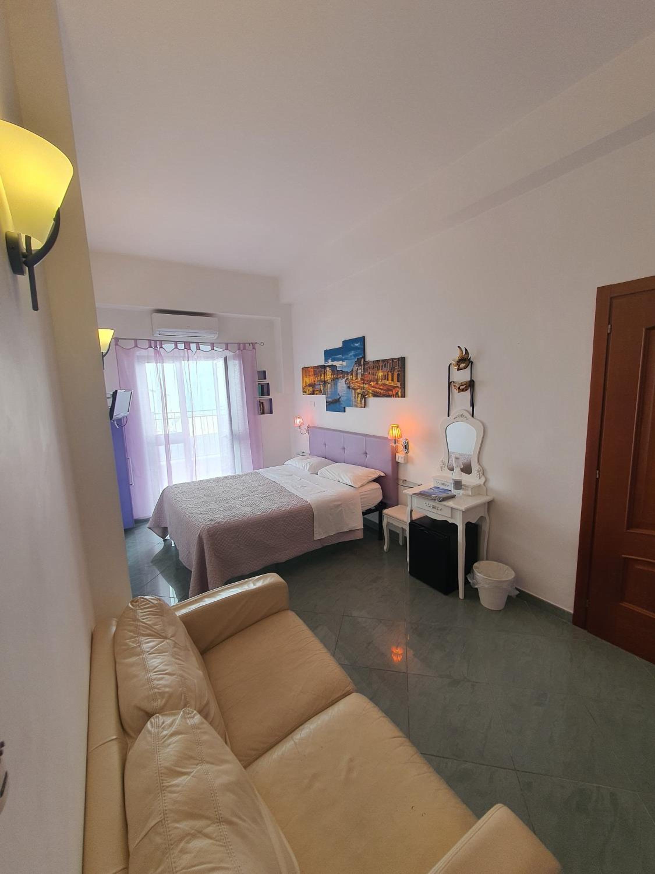 Economy Double Room photo 3