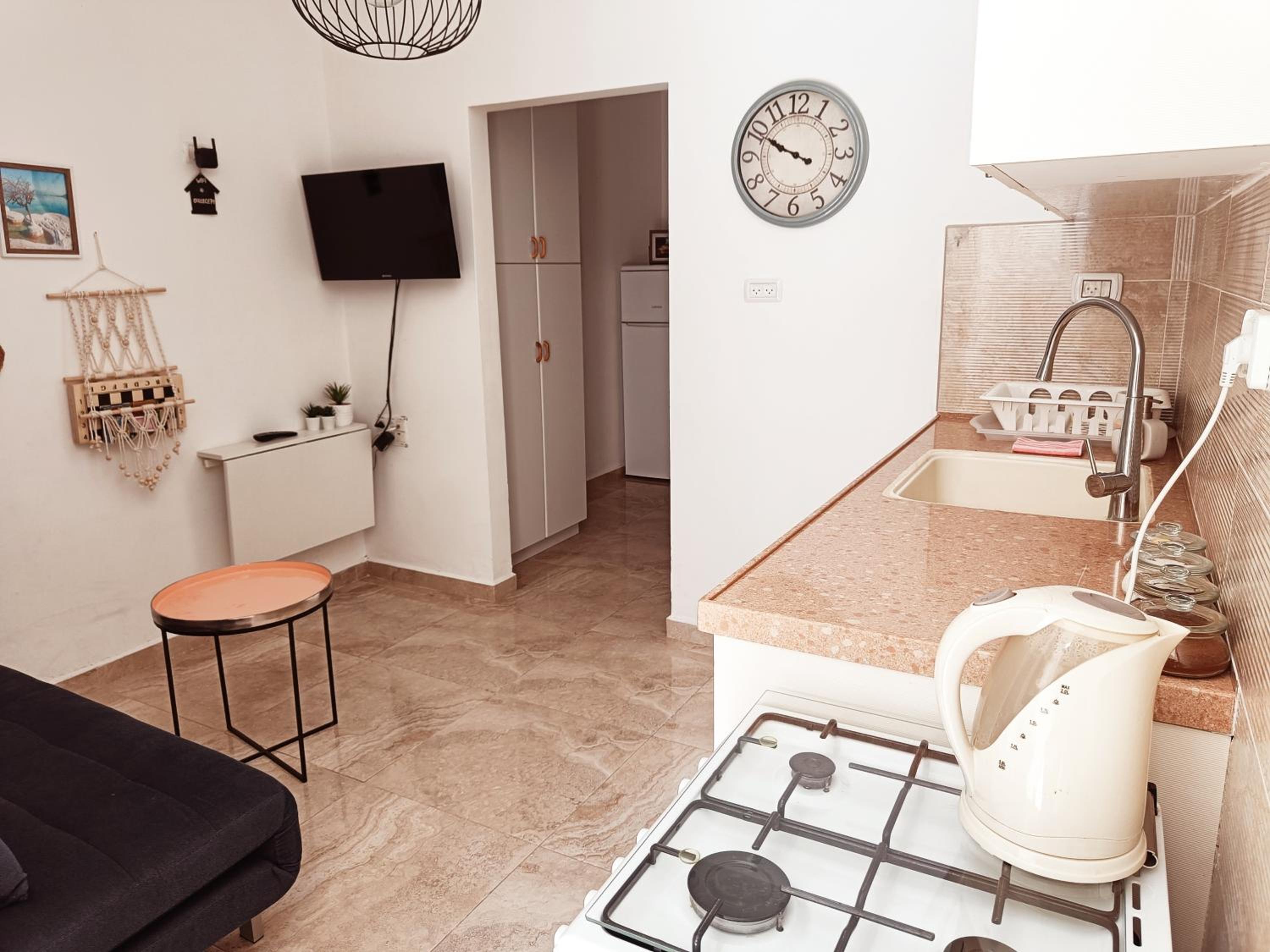 One-Bedroom Apartment - Photo 6