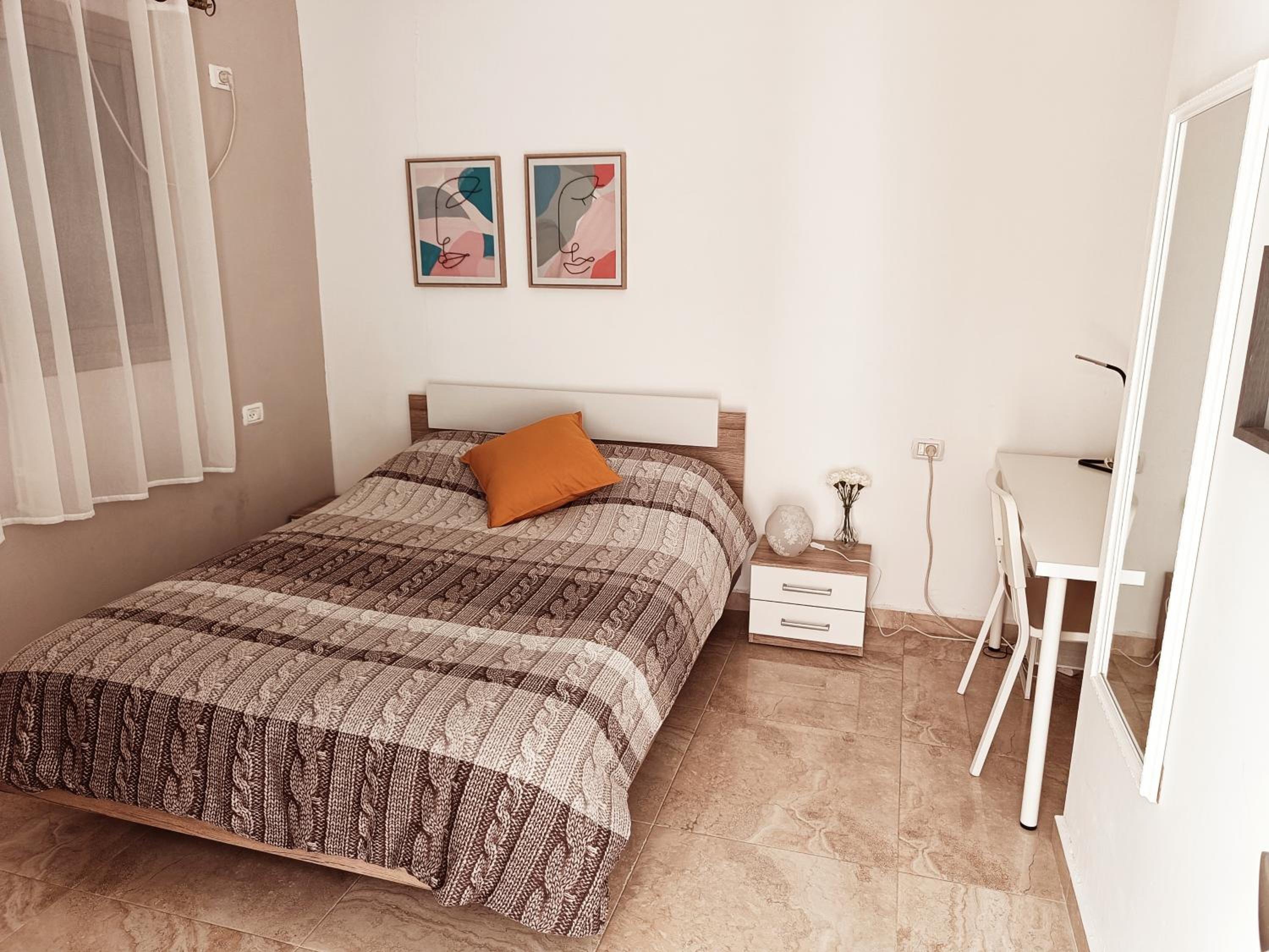 One-Bedroom Apartment - Photo 12