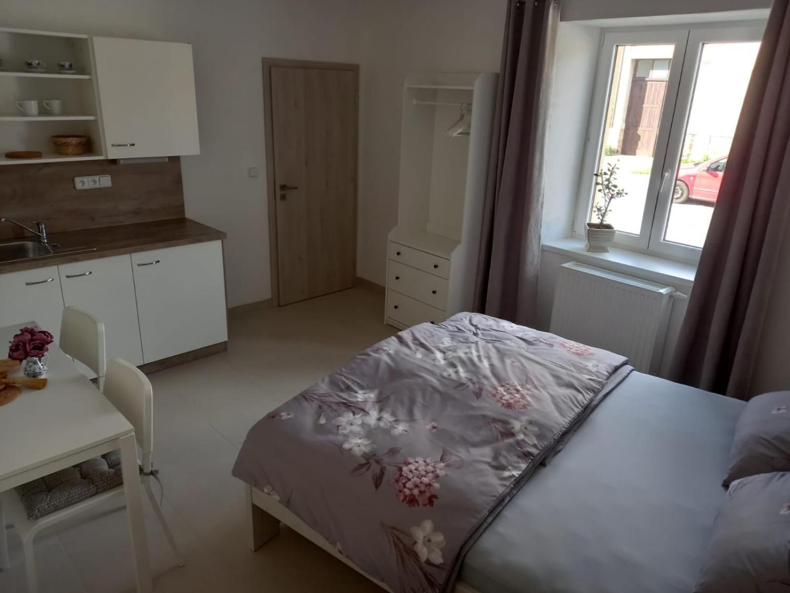 One-Bedroom Apartment photo 1
