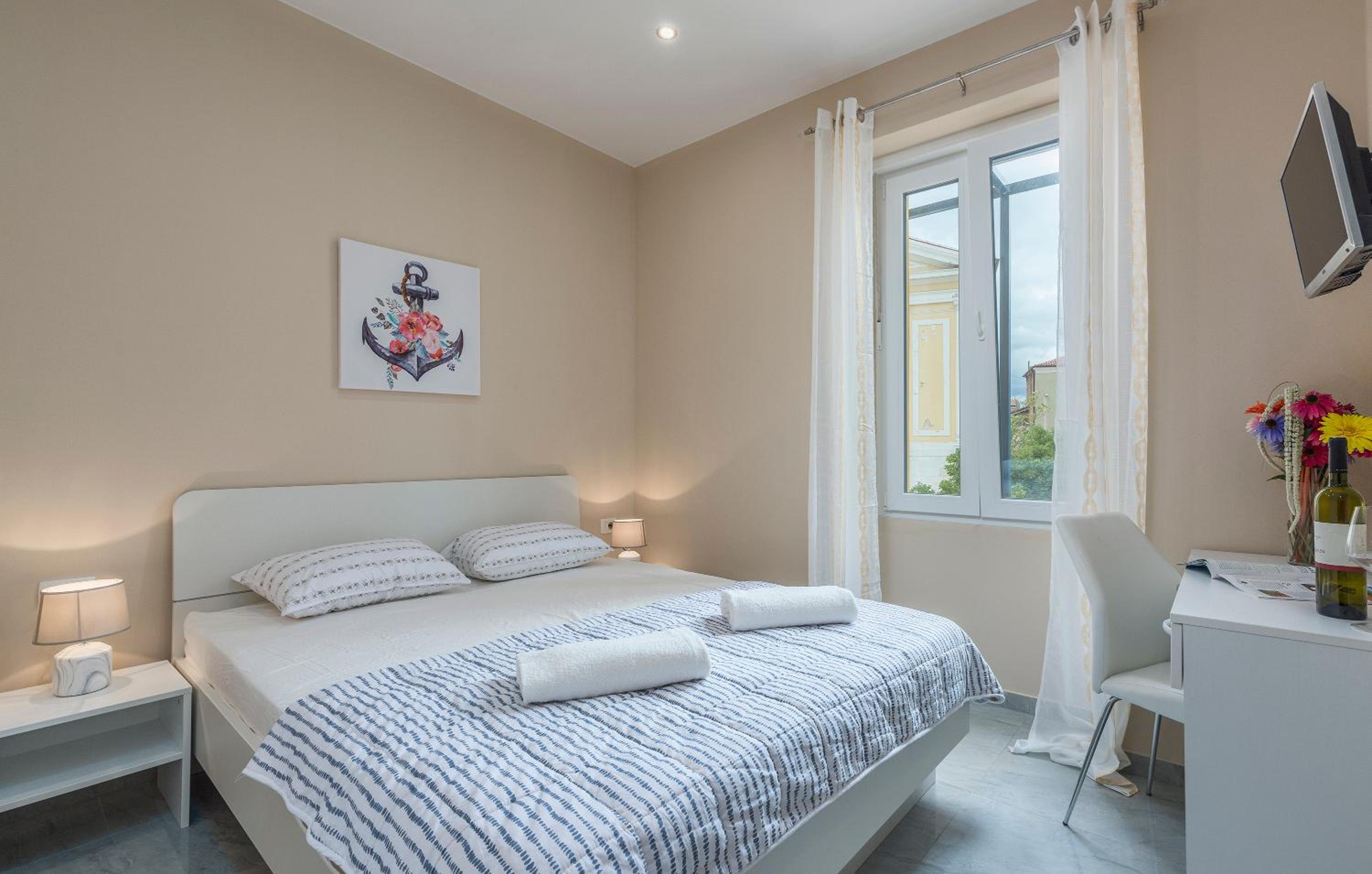 Double Room - Photo 9