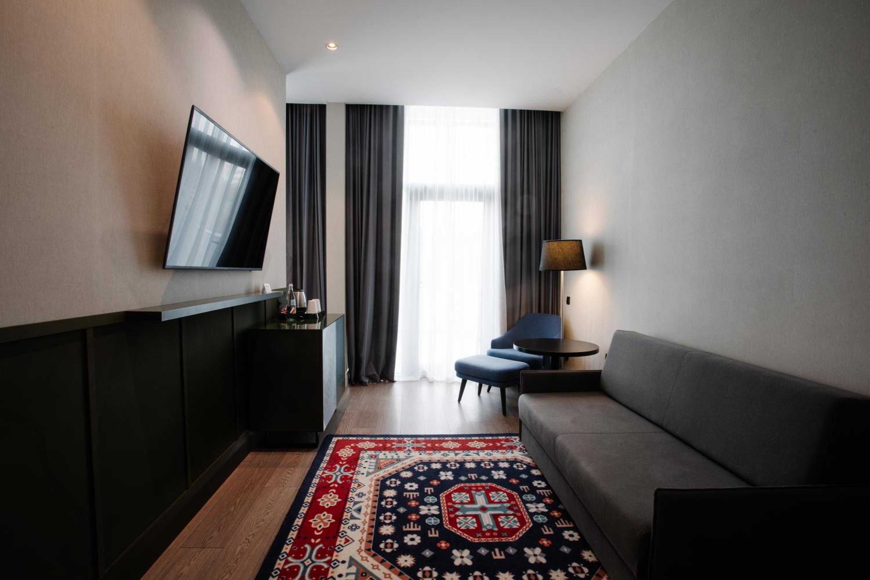 Queen Suite with Terrace and Mountain View - Photo 1