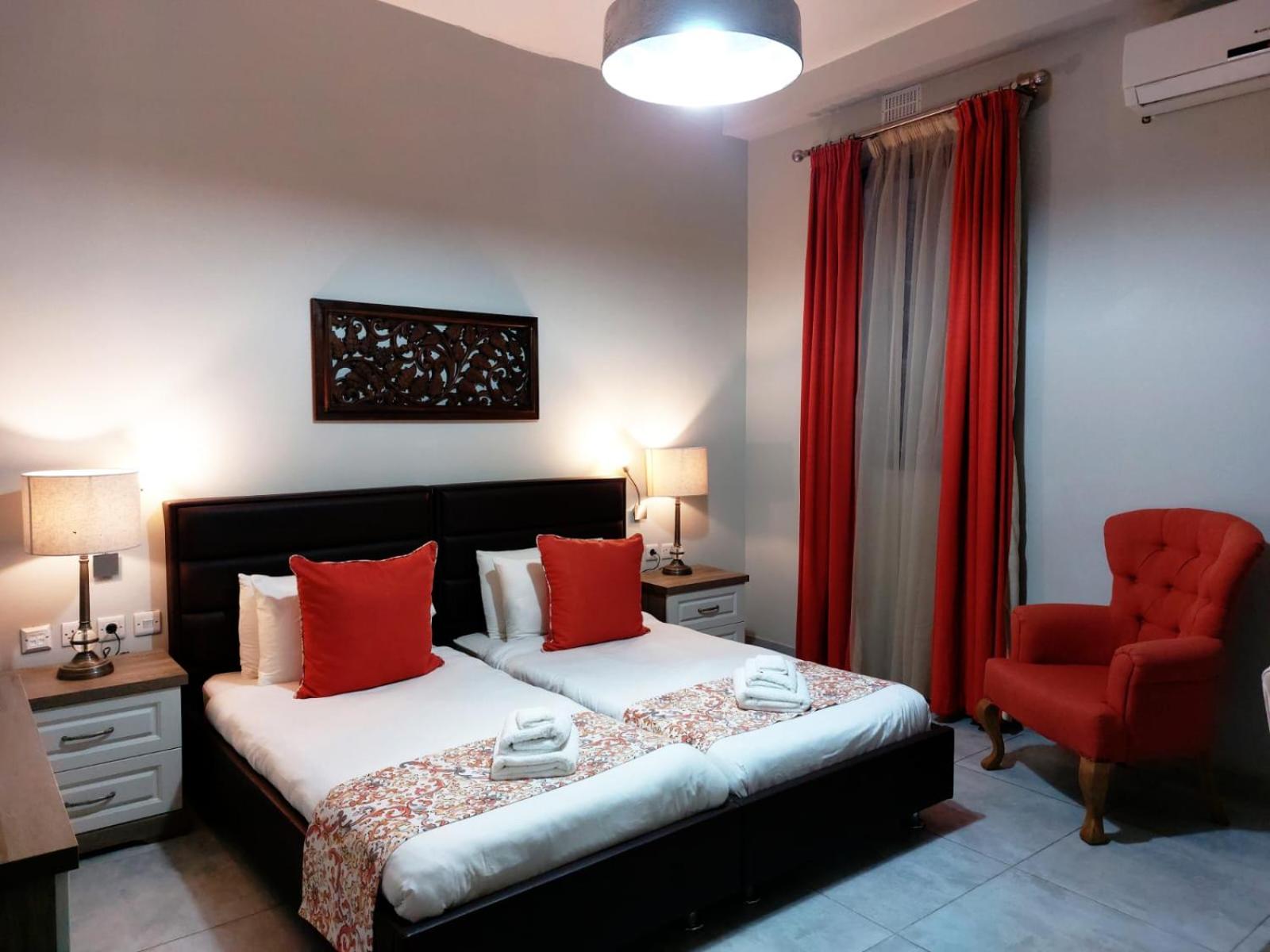 Large Twin Room - Photo 3
