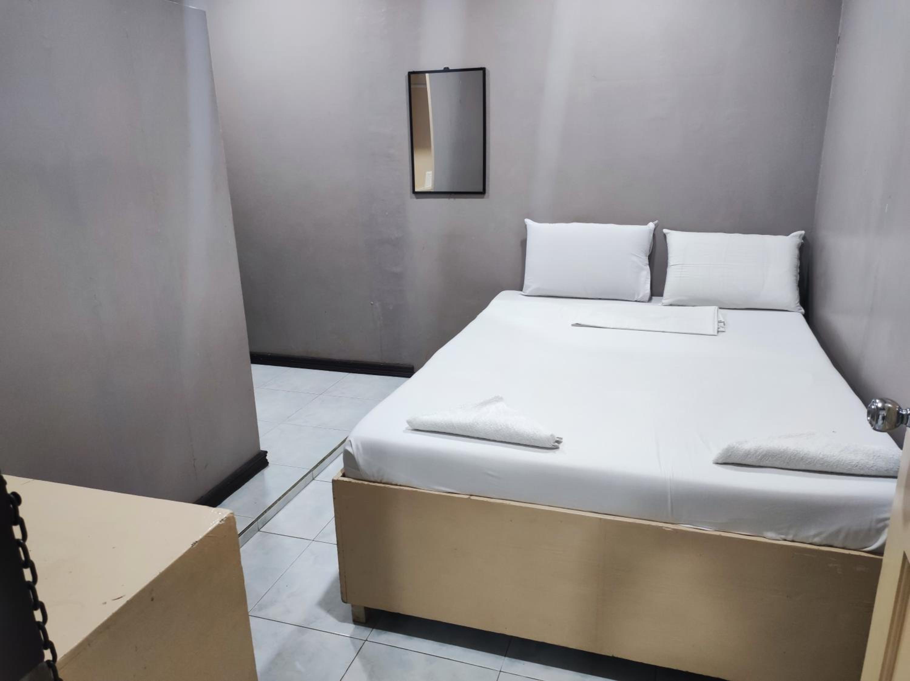 Deluxe Double Room (2 Adults + 1 Child) - Photo 1