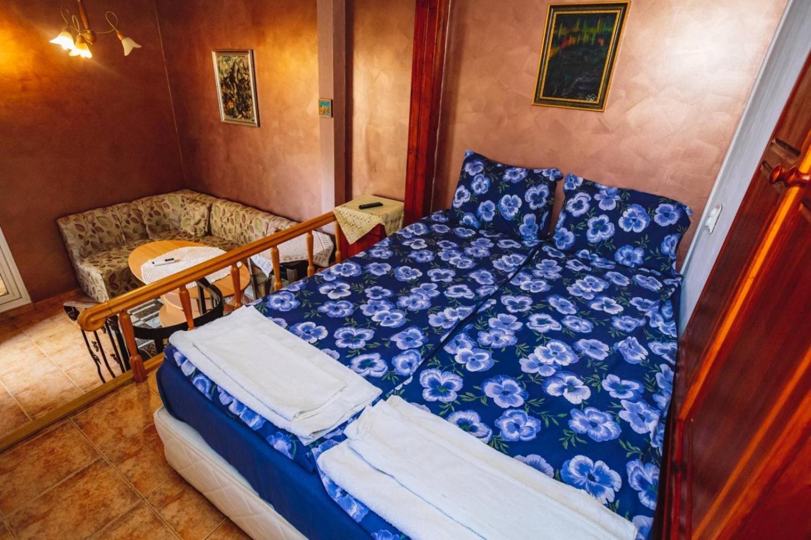 Double Room with Balcony (2 Adults + 1 Child) photo 2