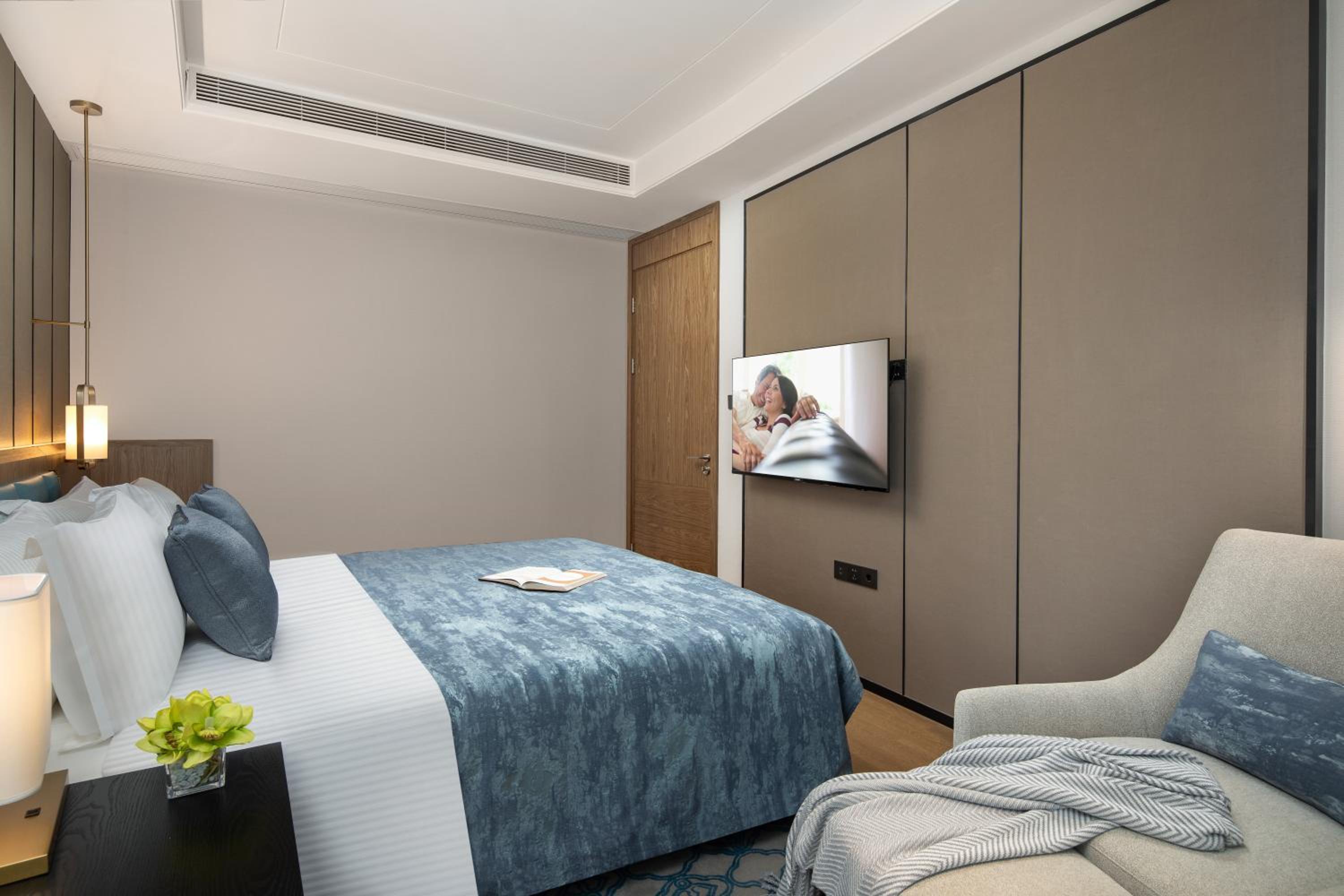 Two Bedroom Deluxe - Photo 2