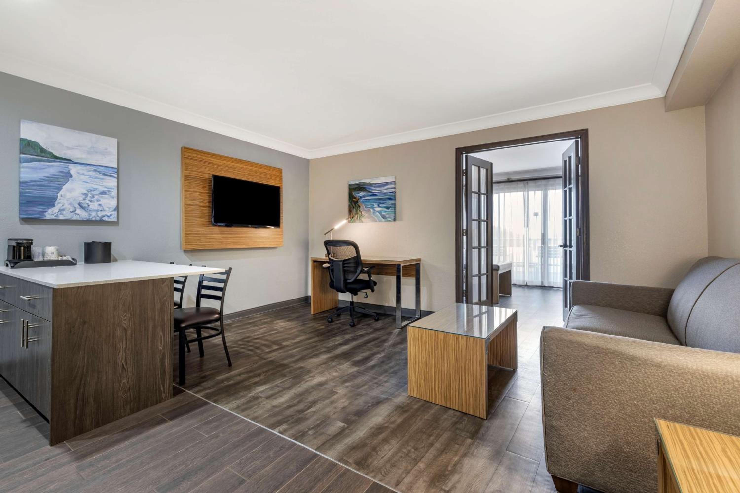 The Enci King Suite with Kitchenette (Sofa Bed) (Park View) - Photo 5