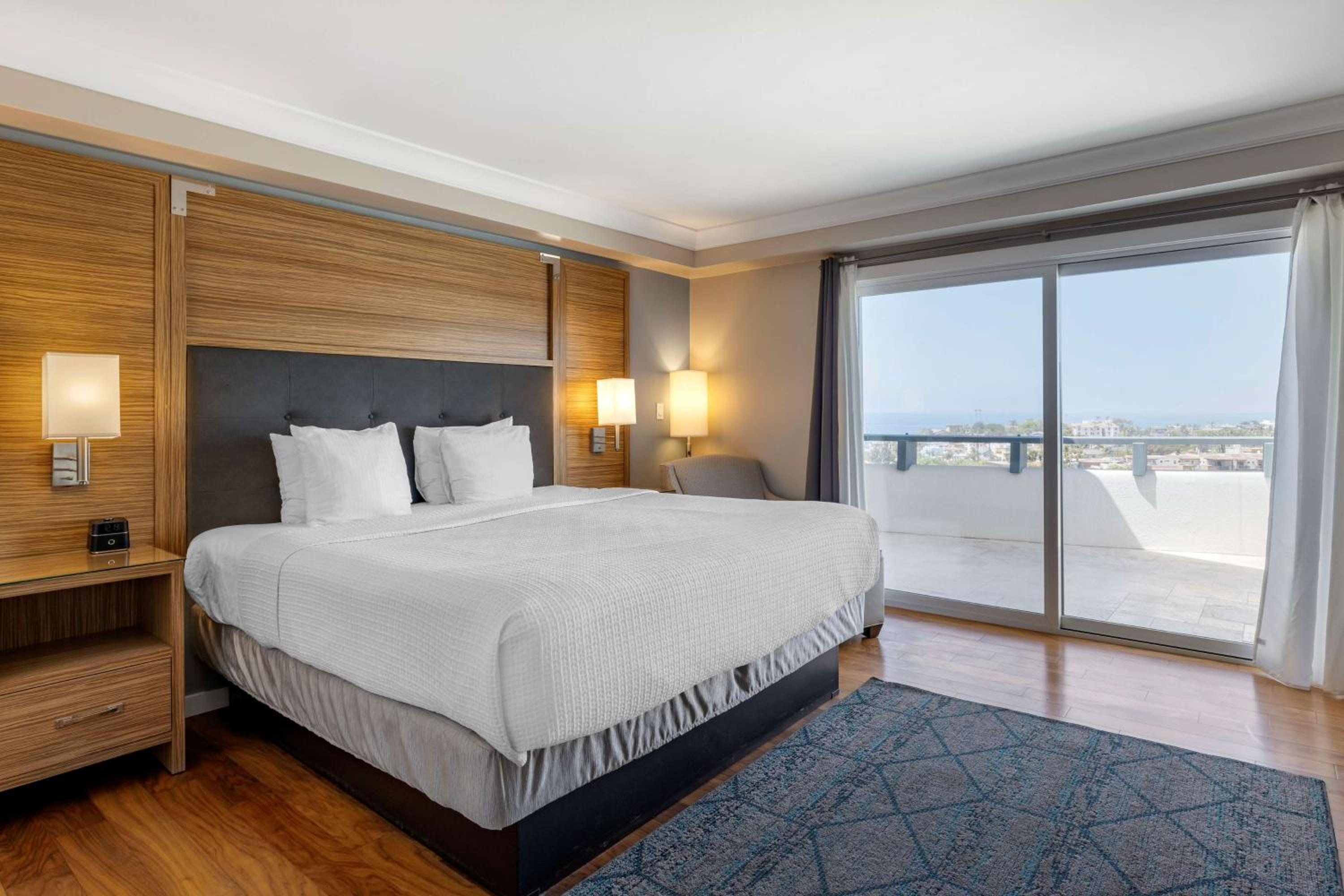 Swamis Peak Suite (Ocean View) photo 2