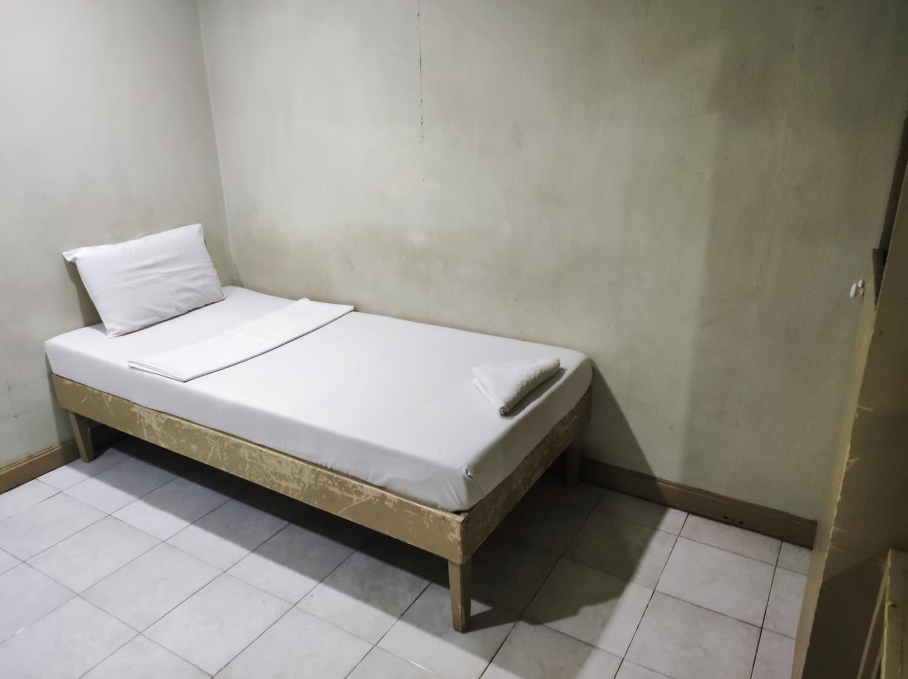 Budget Twin Room - Photo 3