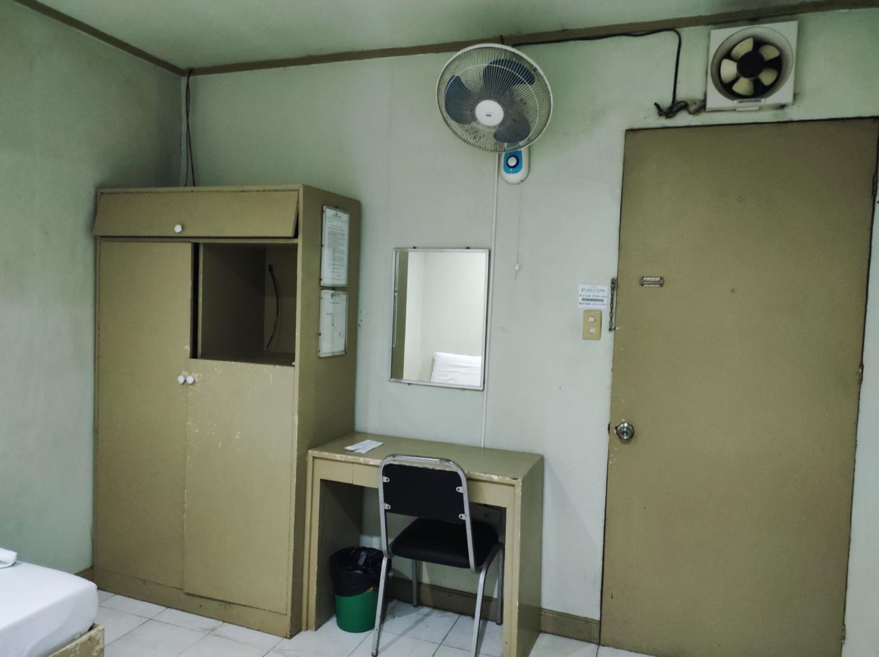 Budget Twin Room - Photo 1