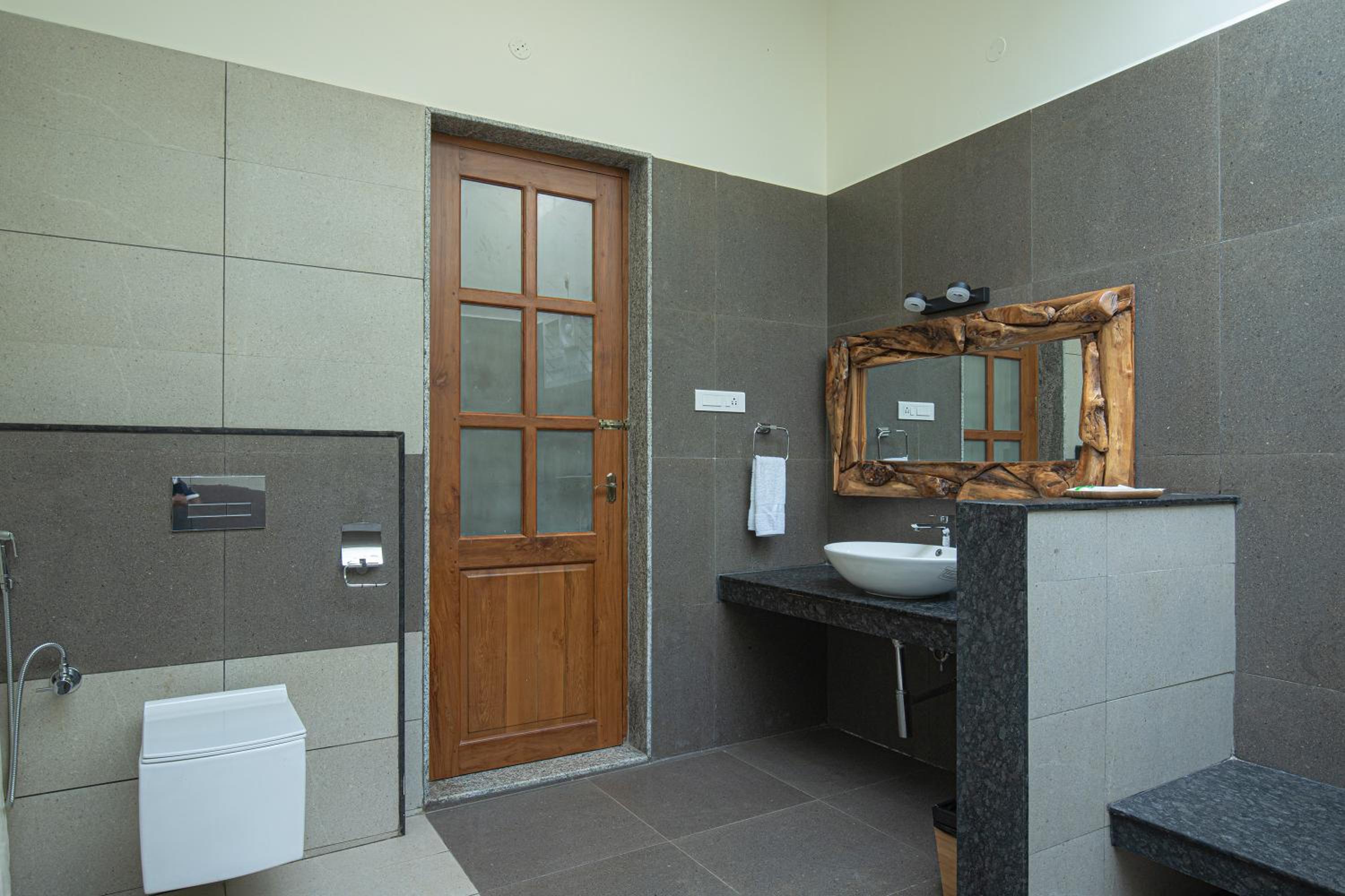 Suite - Photo 7