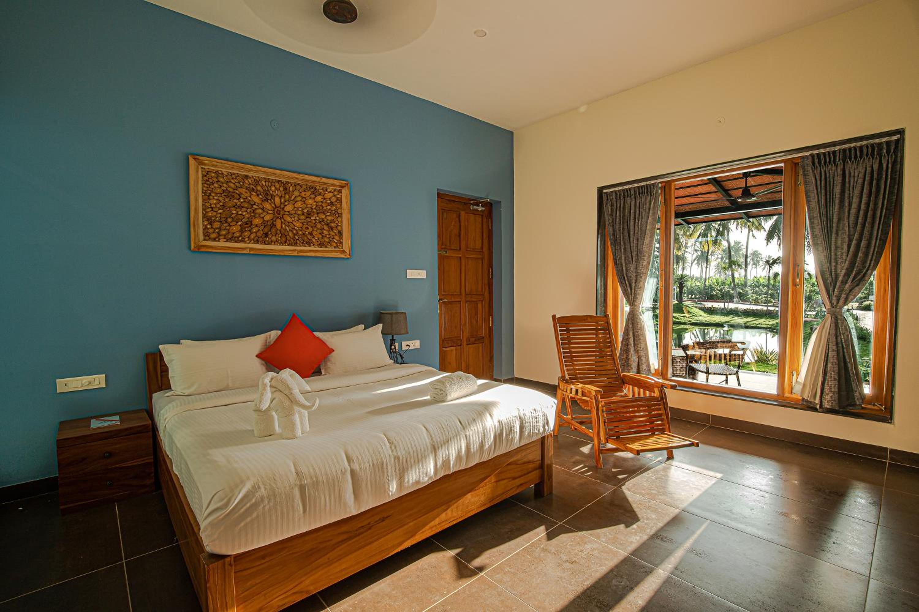 Suite - Photo 1