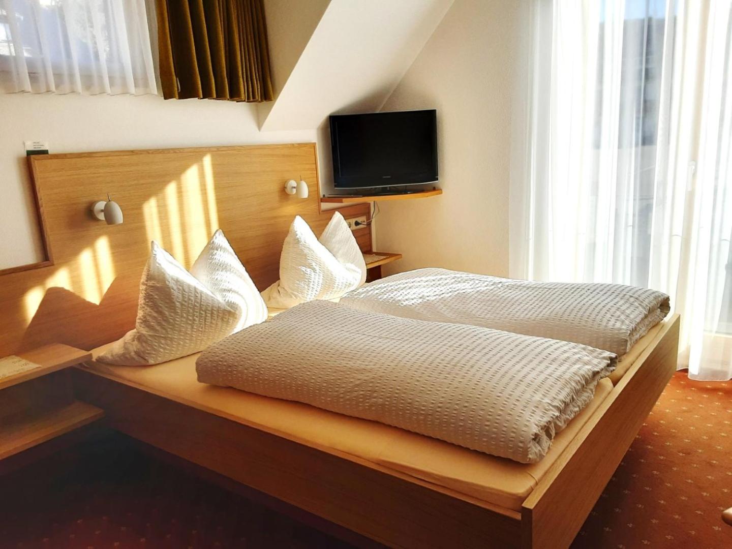 Double Room with Private External Bathroom photo 2