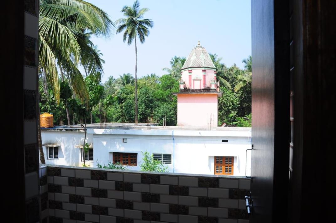 Deluxe Double Room with Balcony - Photo 11