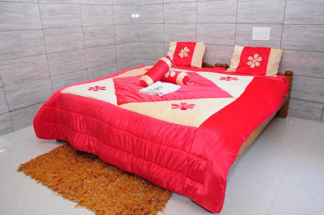 Deluxe Double Room with Balcony - Photo 12