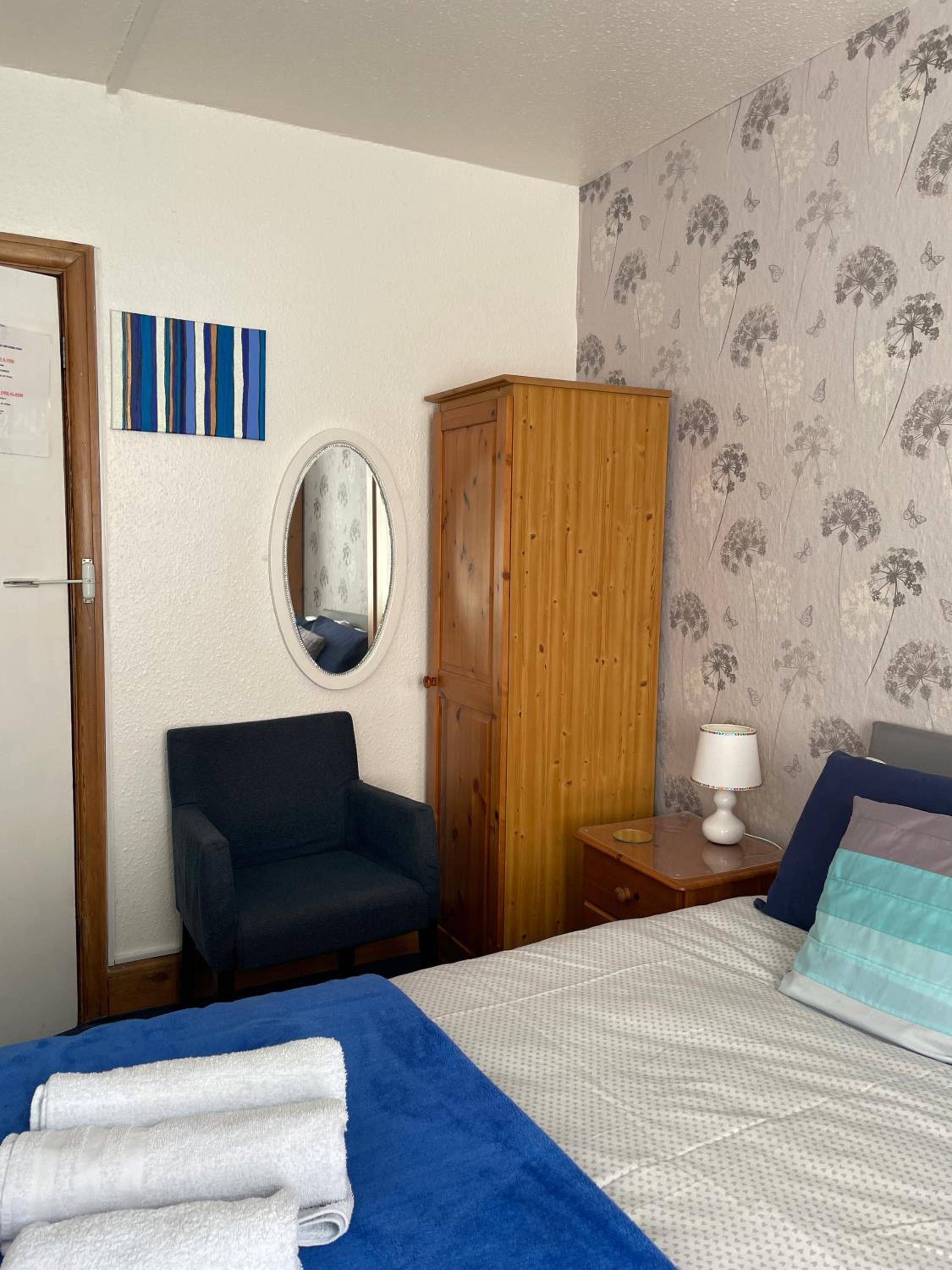Double Room with Shared Bathroom photo 3