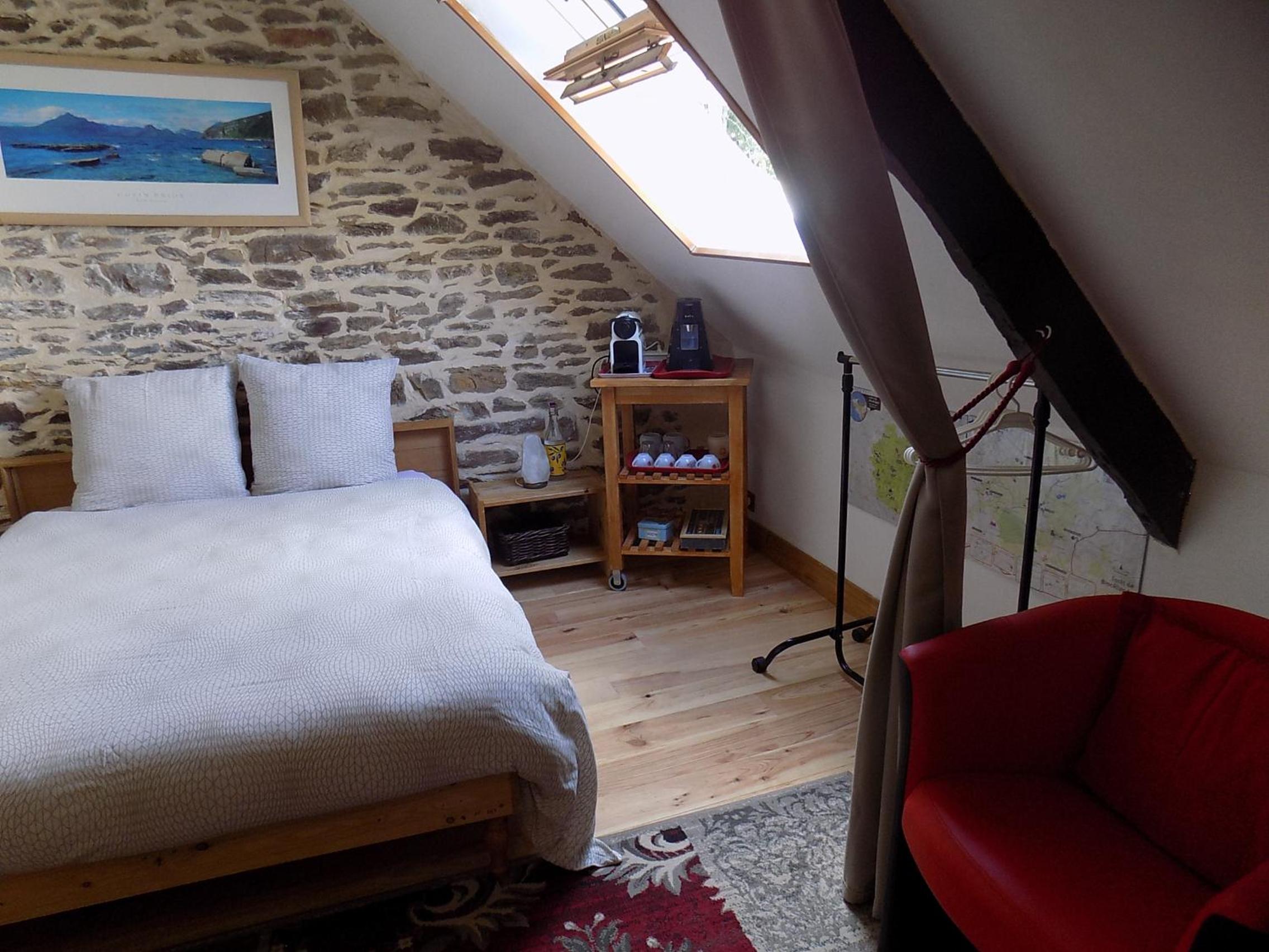 Family Room with Private Bathroom - Photo 9