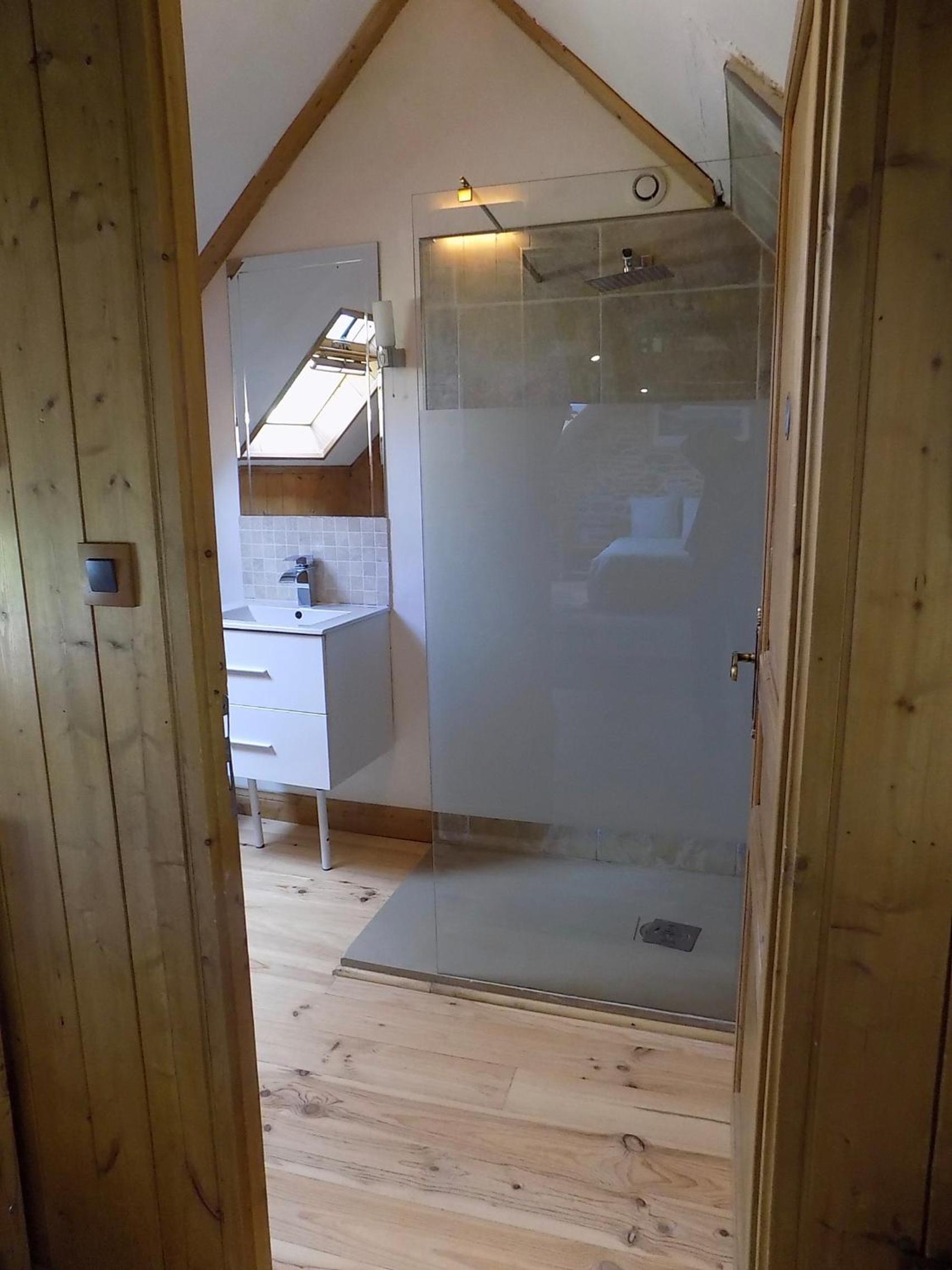 Family Room with Private Bathroom - Photo 8