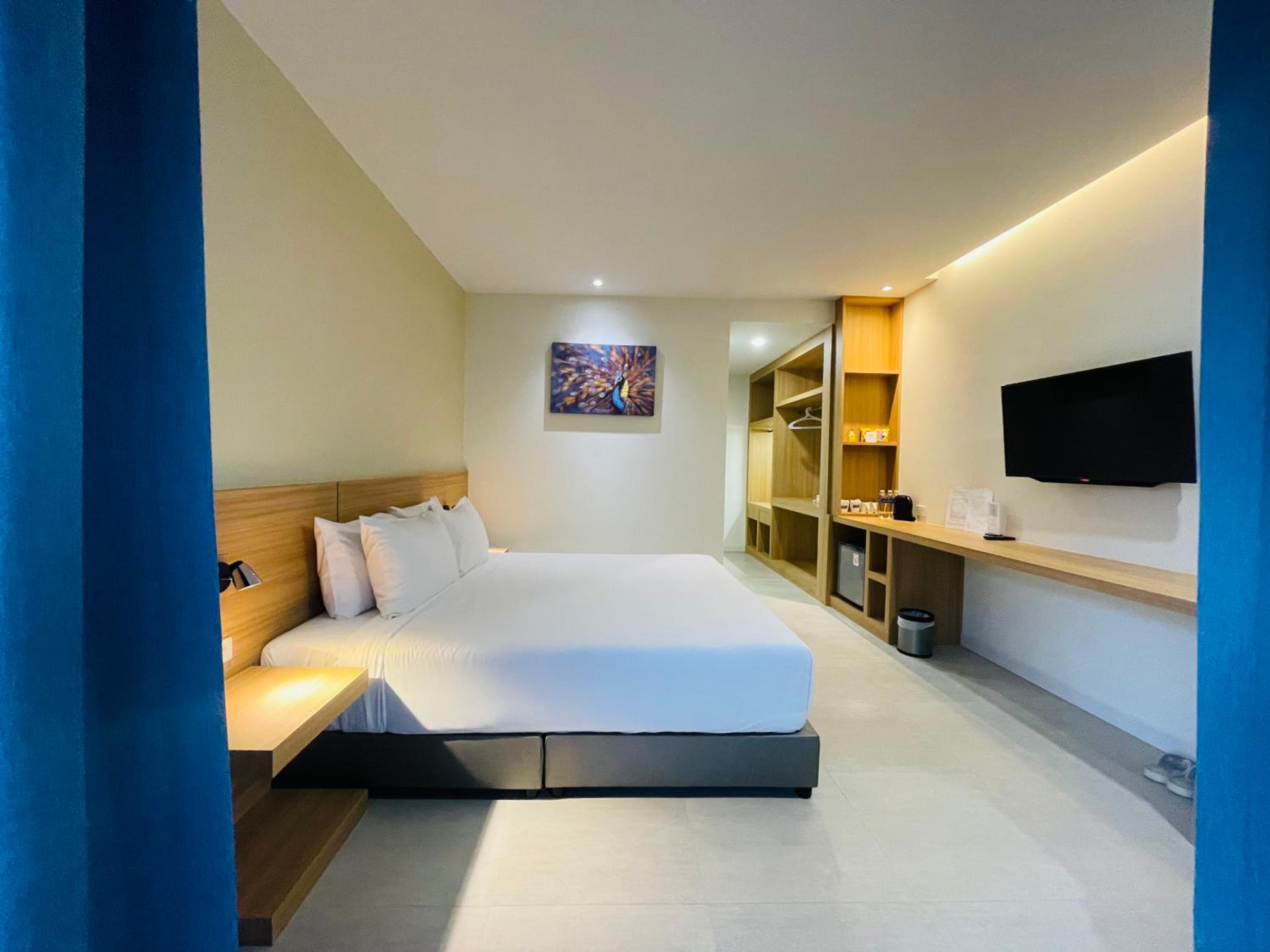 Standard King Room photo 1