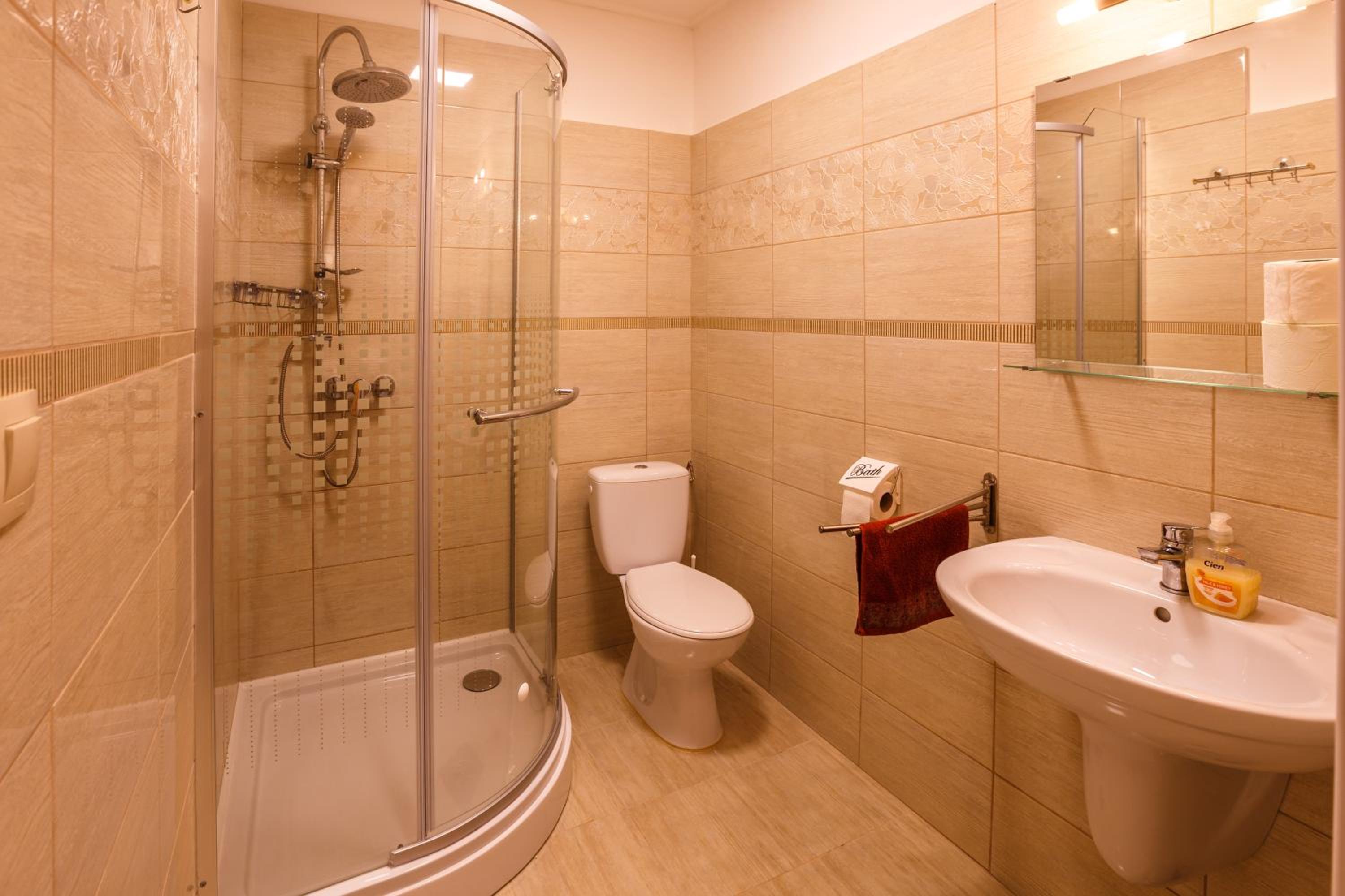 Standard Queen Room photo 2