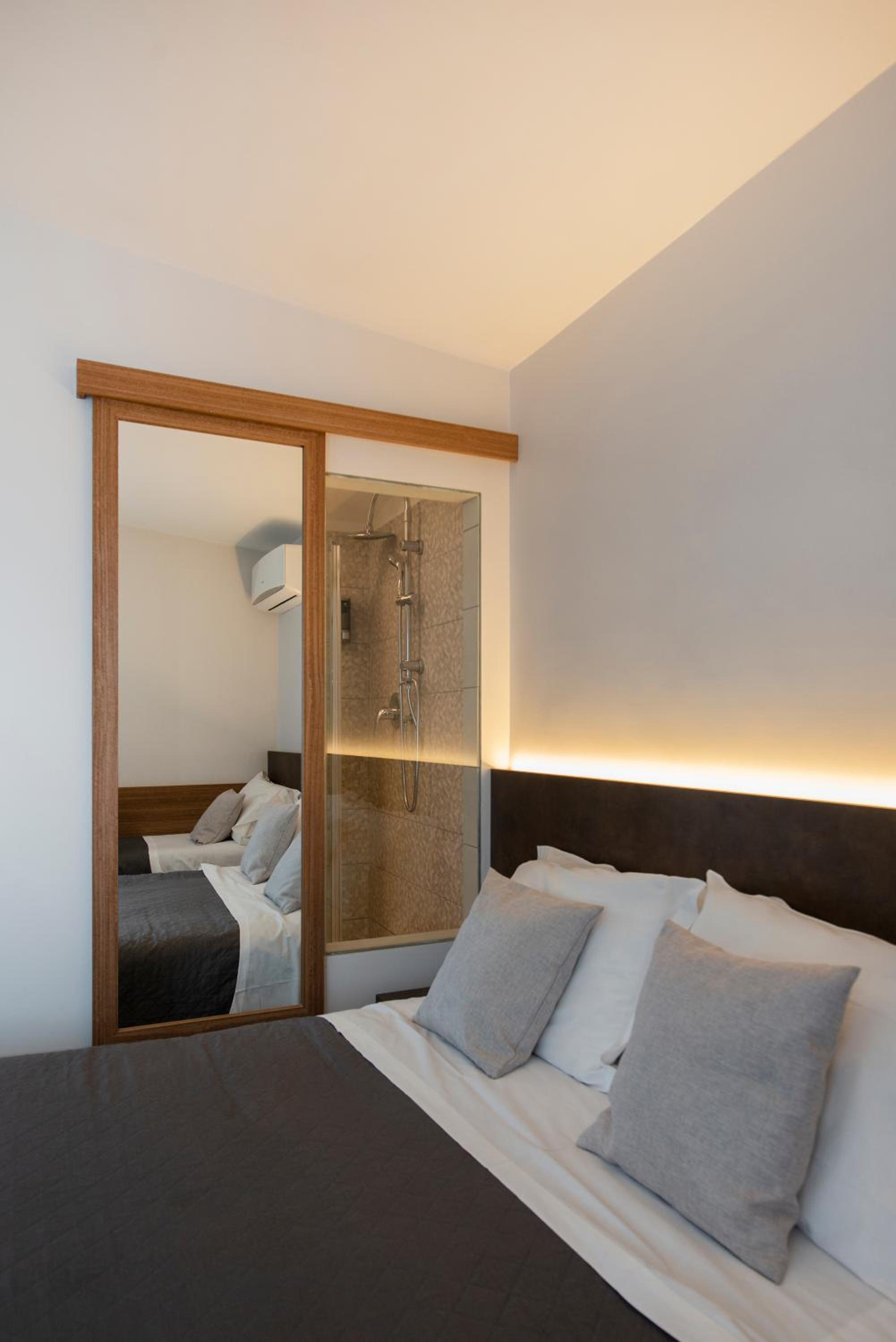 Superior Double Room - Photo 1