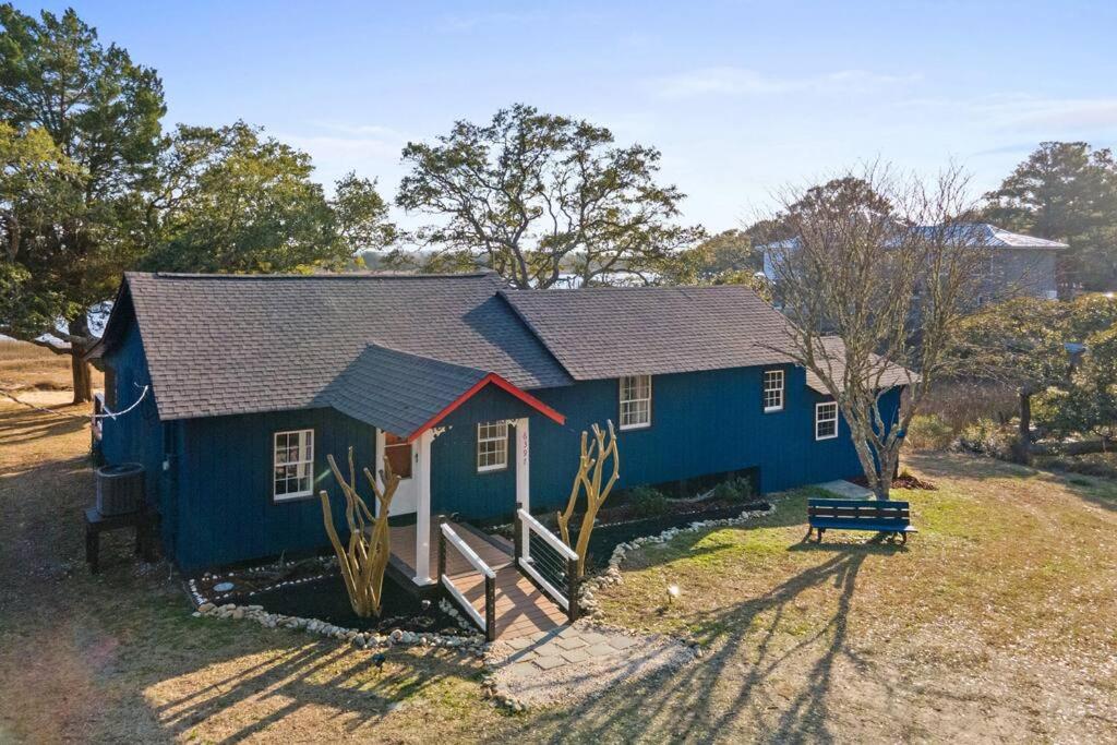Three-Bedroom House photo 2