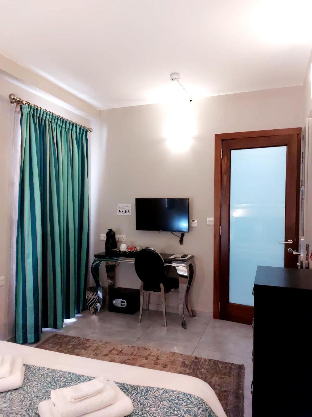 Double Room with Terrace - Photo 6