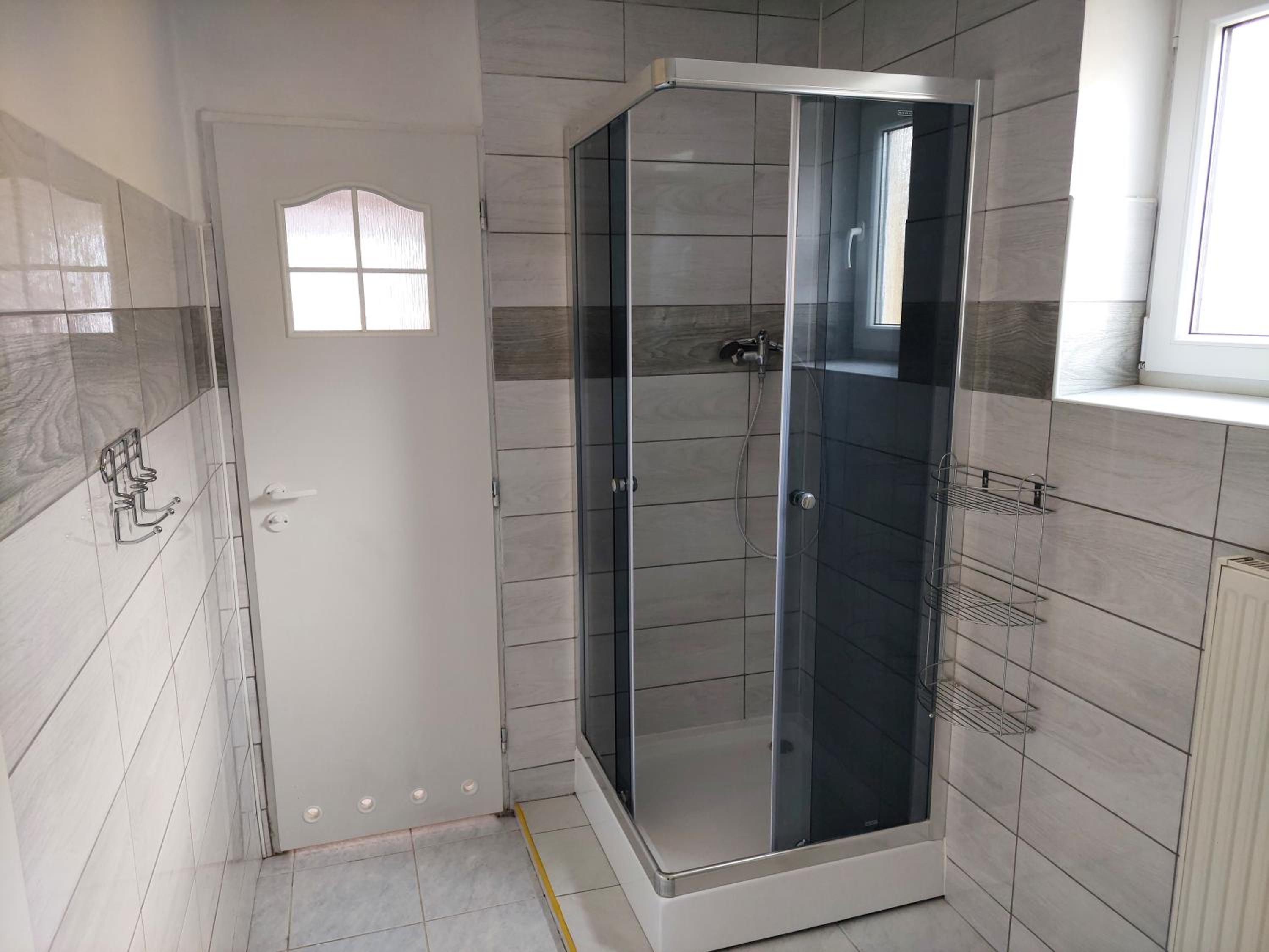 Double or Twin Room with Shower - Photo 4
