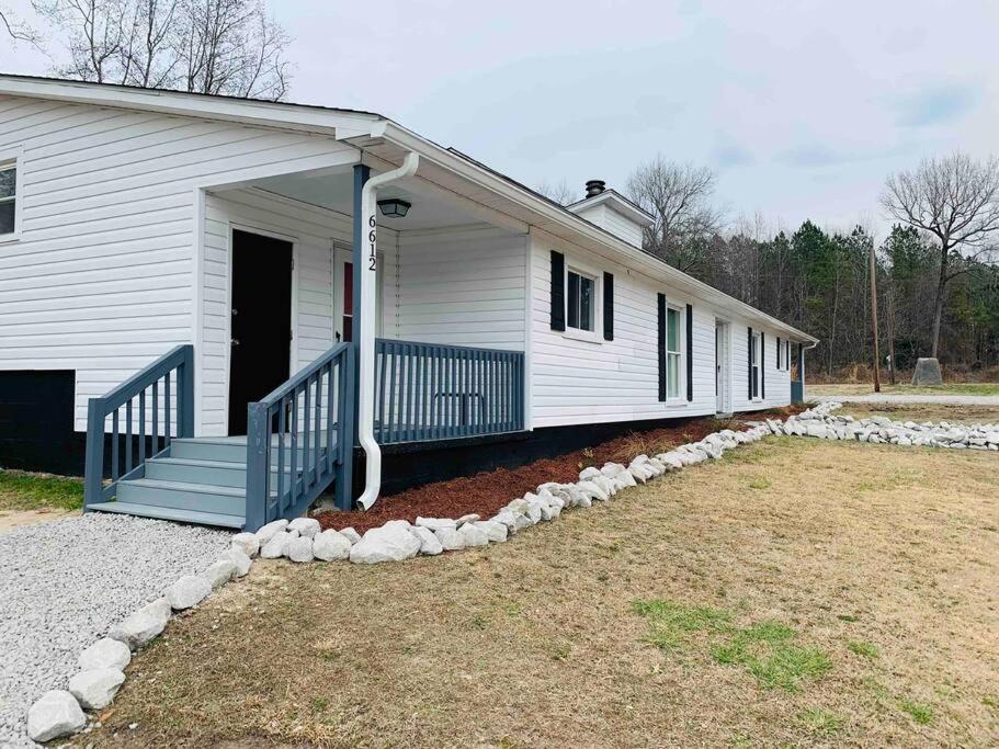 Three-Bedroom House photo 2