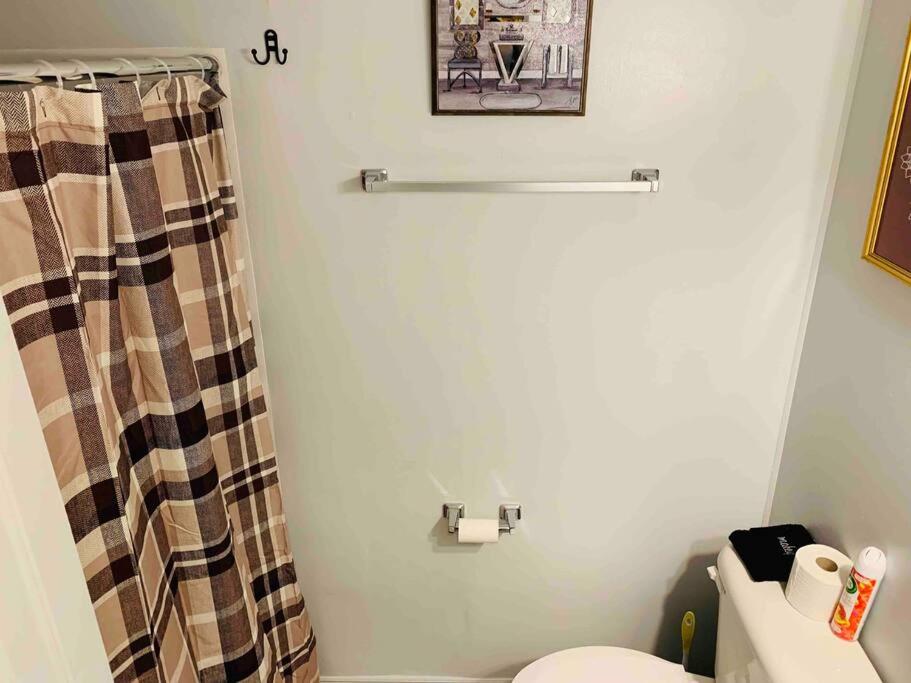 Three-Bedroom House photo 3