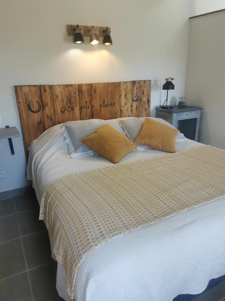 Family Room with Private Bathroom - Photo 3