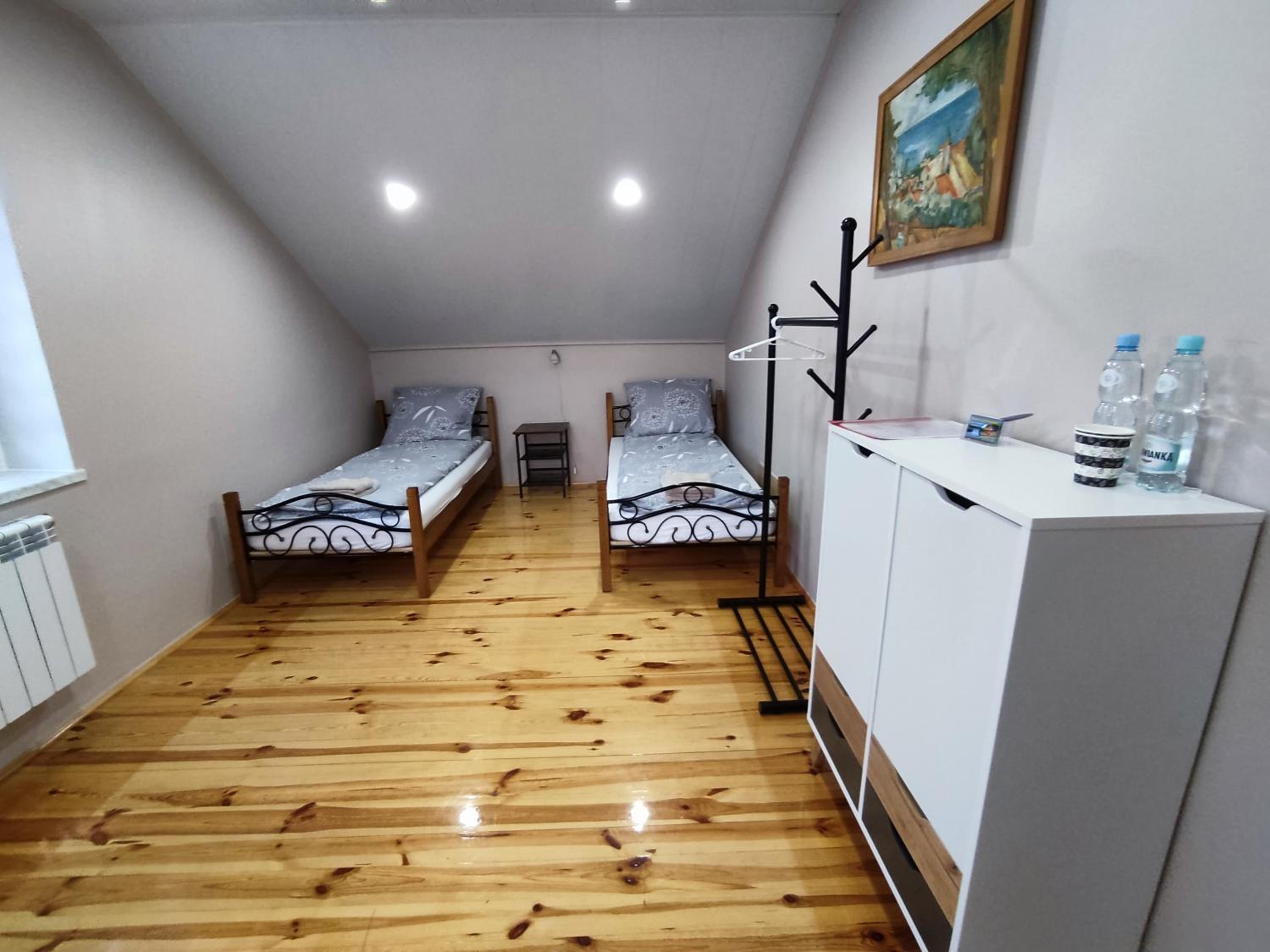 Twin Room with Balcony - Photo 3