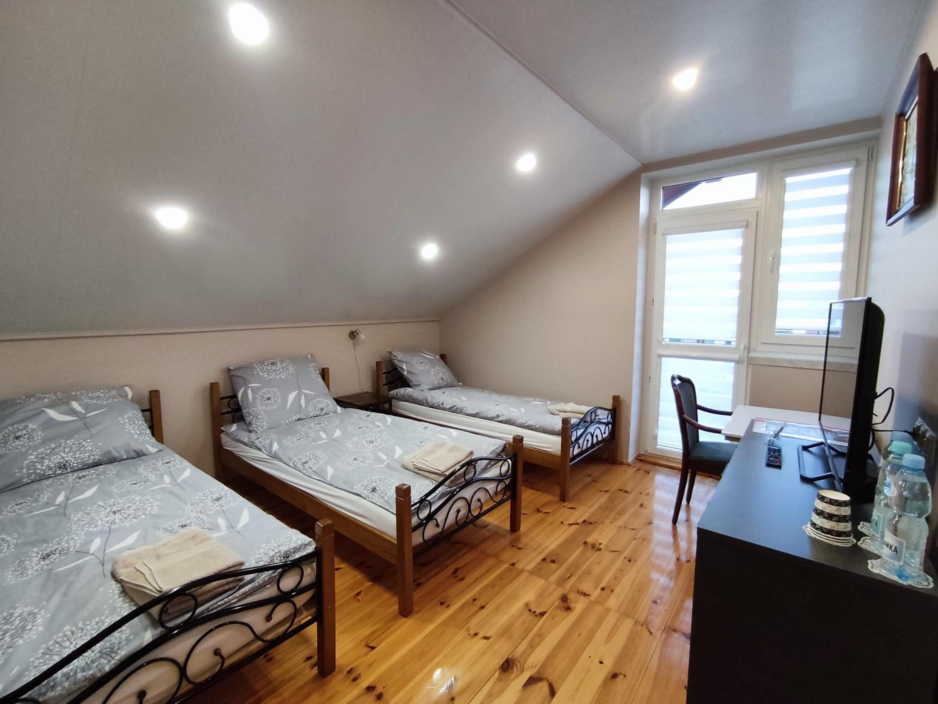 Triple Room with Balcony - Photo 4