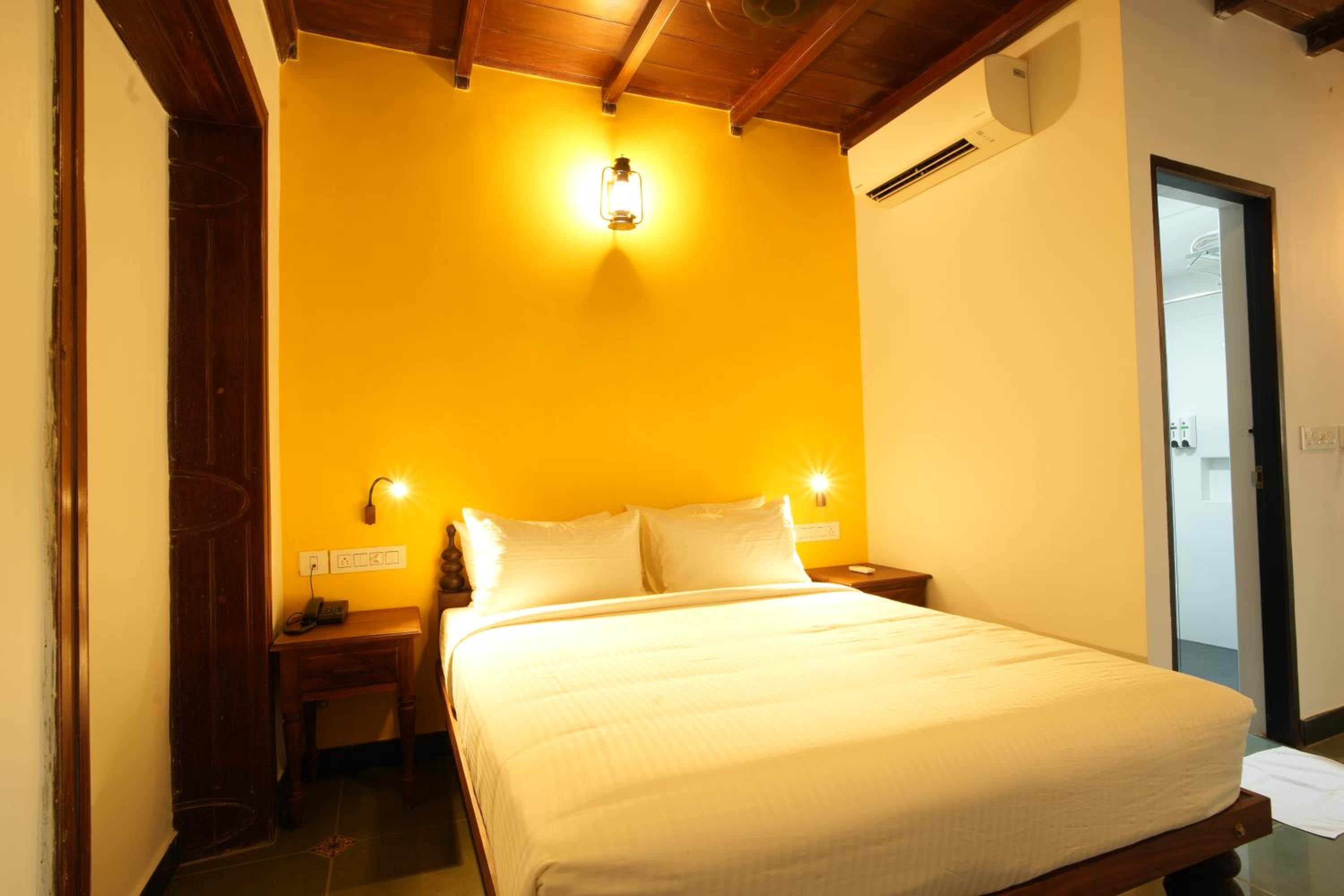 Deluxe Double Room - Photo 7