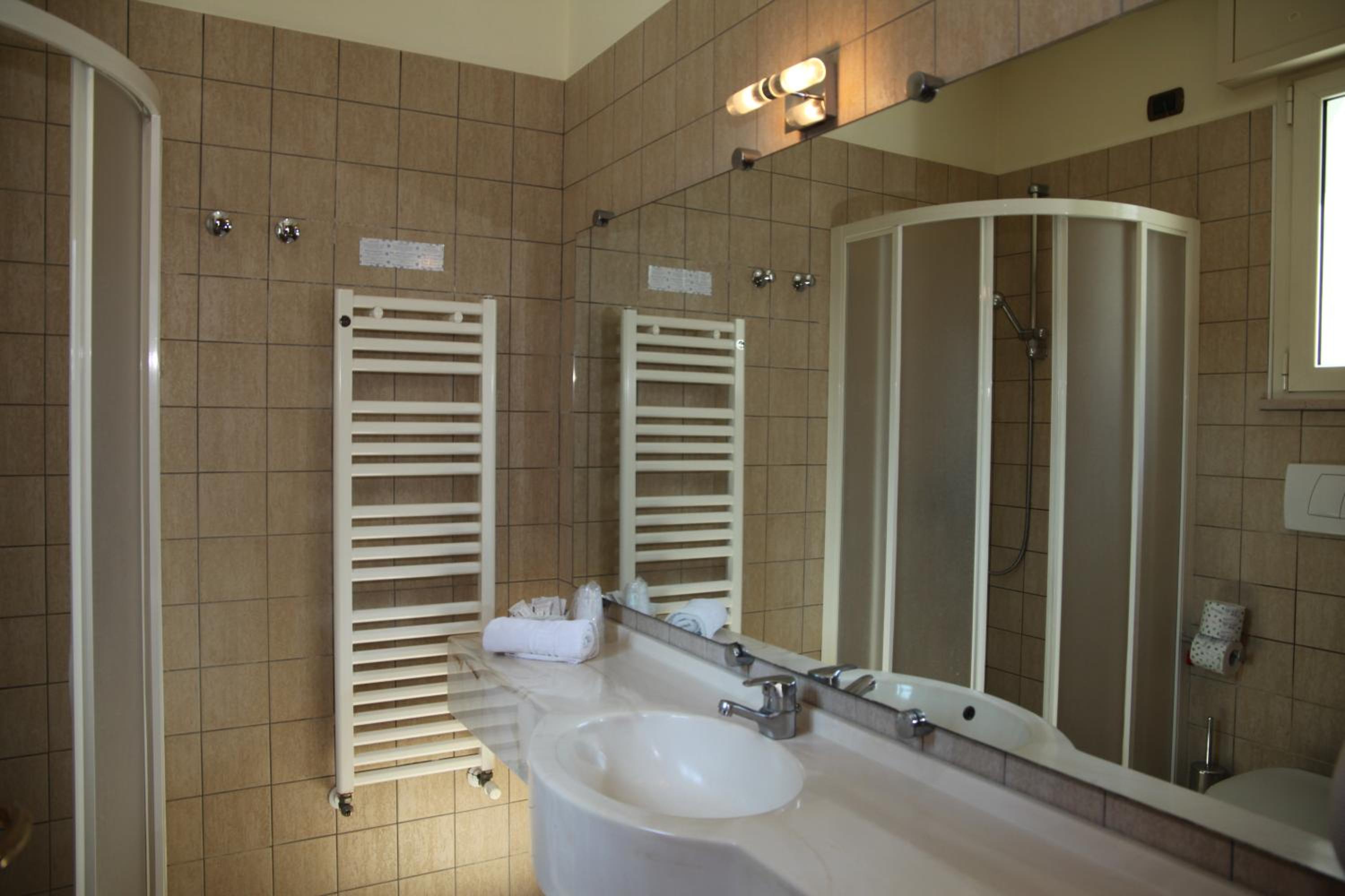 Superior Triple Room - Photo 11