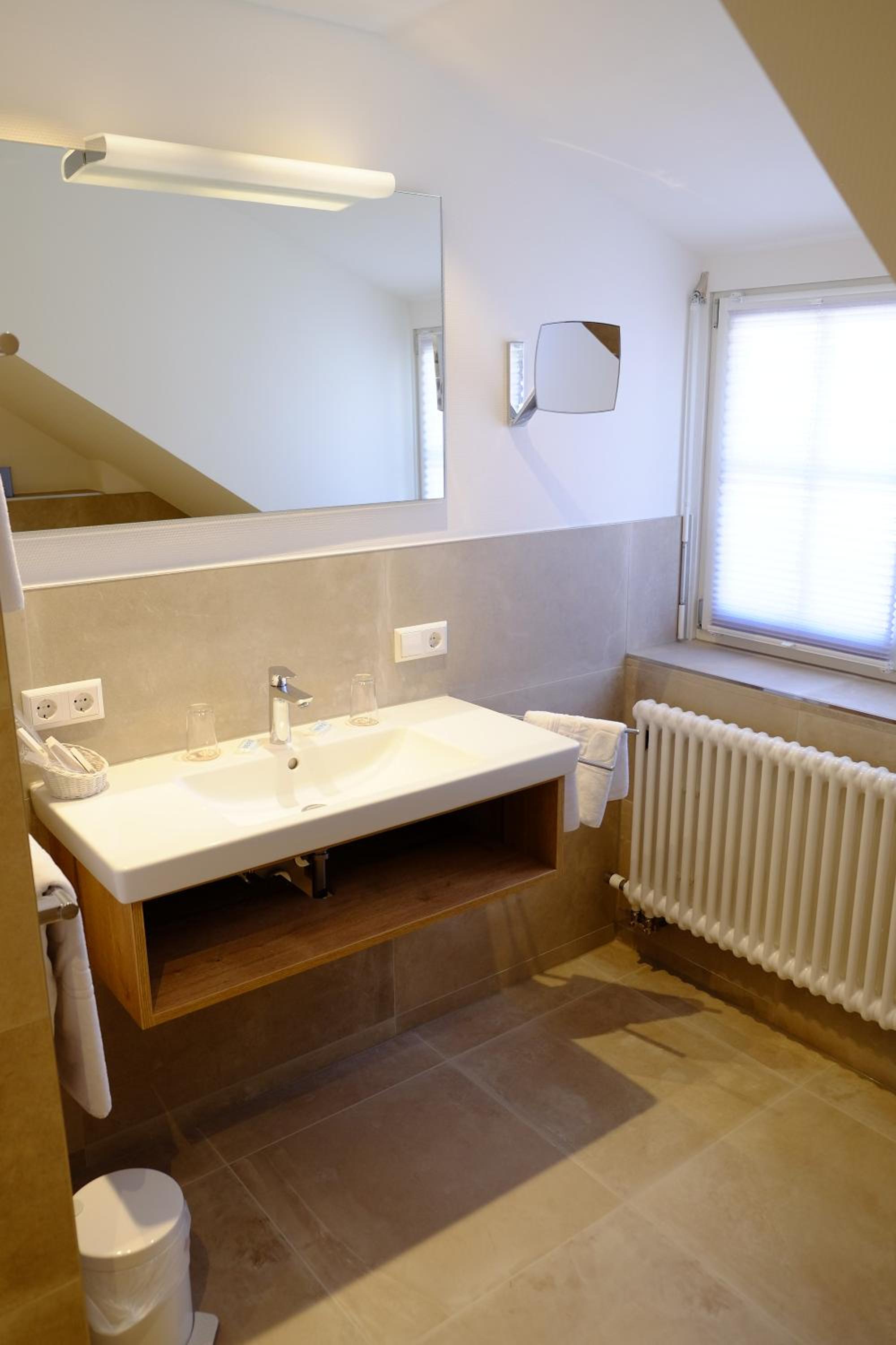 Suite with Balcony - Photo 7