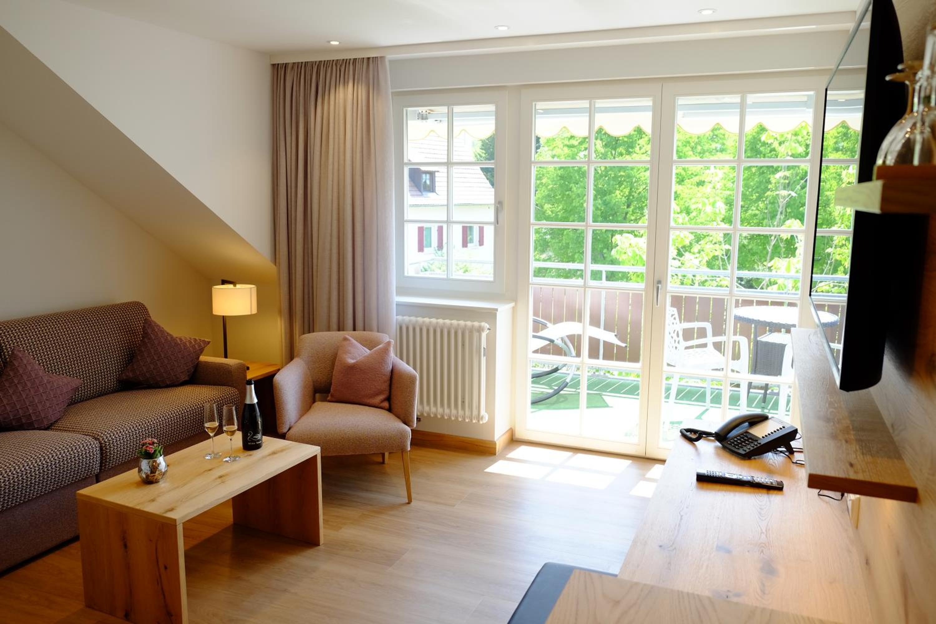 Suite with Balcony - Photo 3