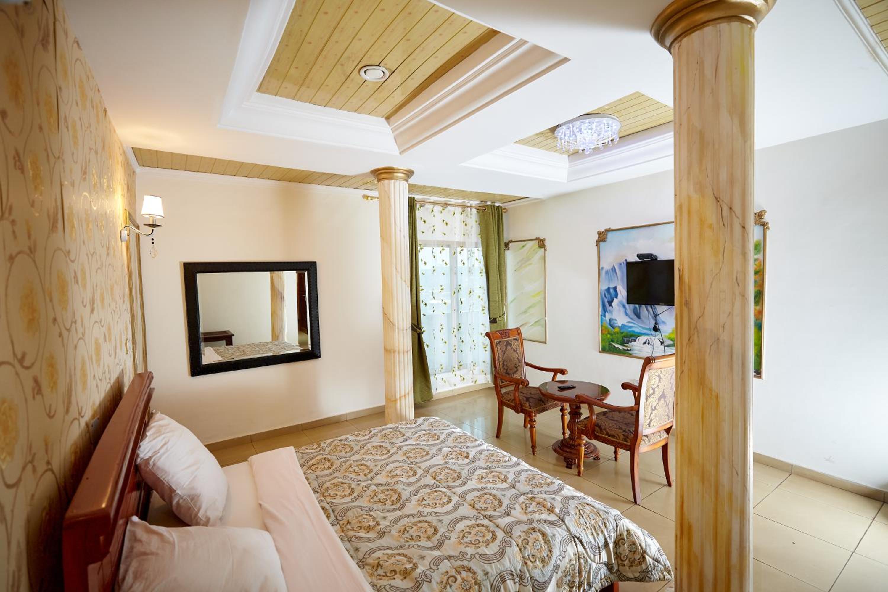 Large Double Room photo 3