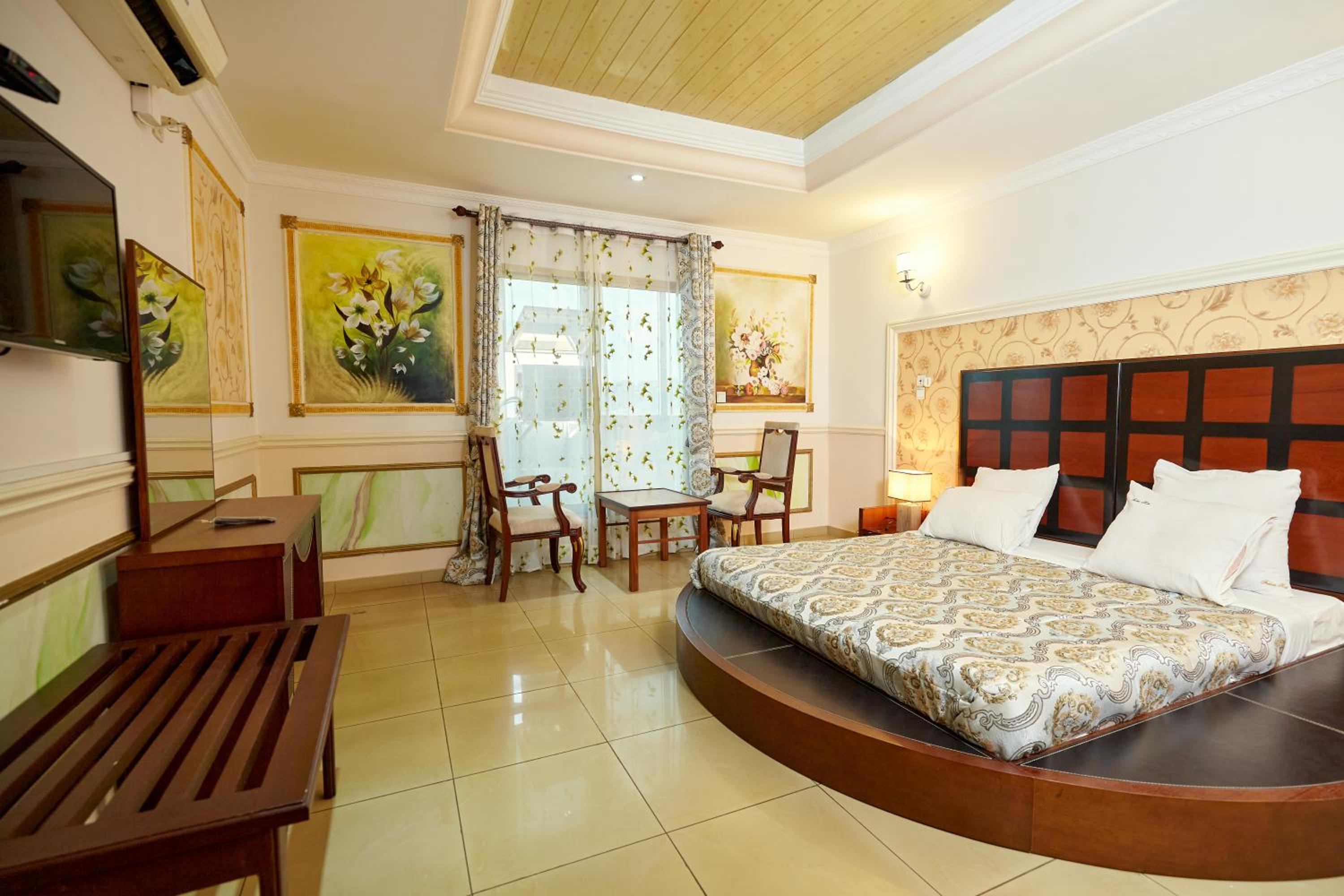 Large Double Room photo 1